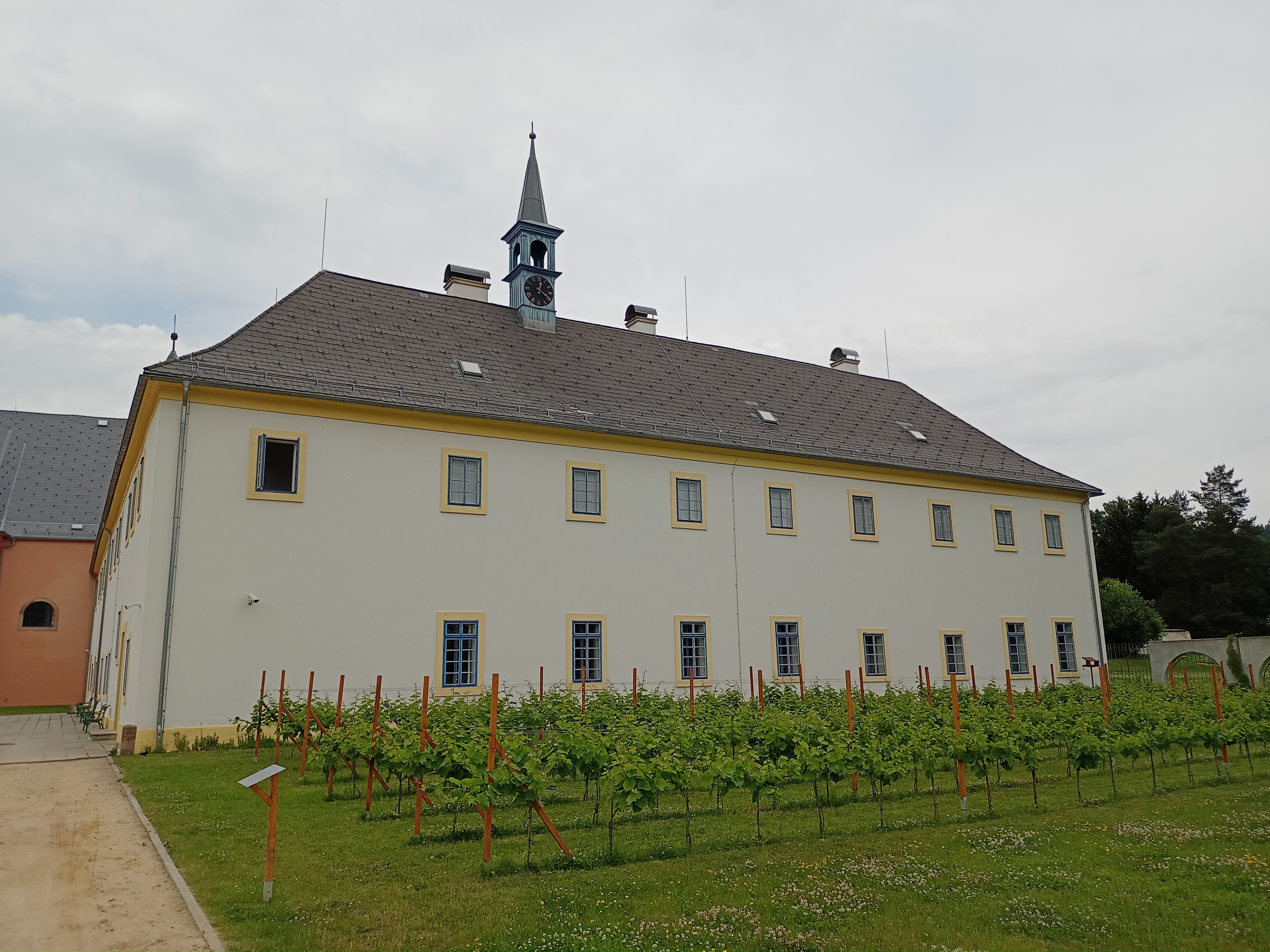 Františkánský klášter Hostinné foto 5