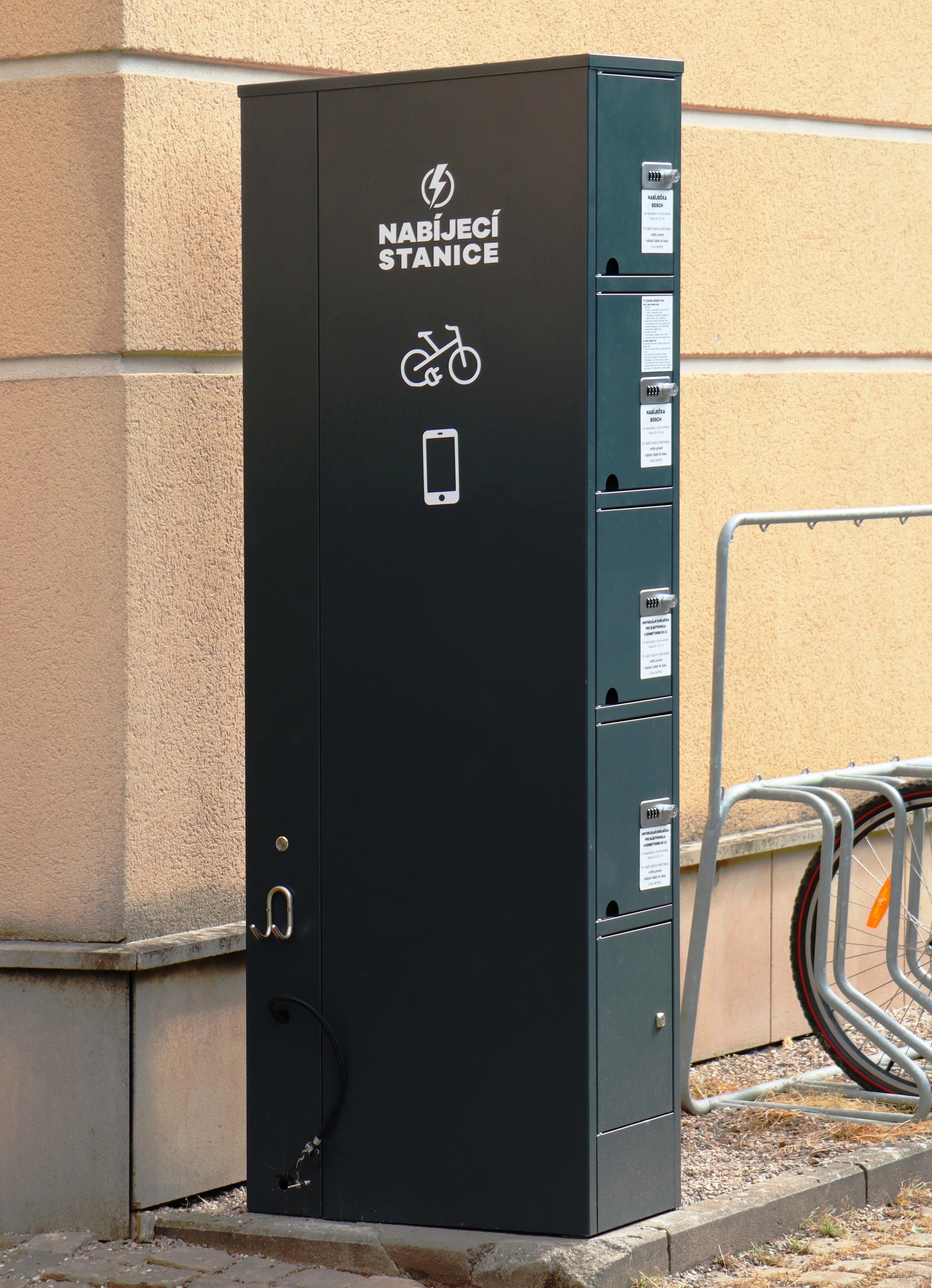 Nabíjecí stanice pro elektrokola a mobilní zařízení foto 2
