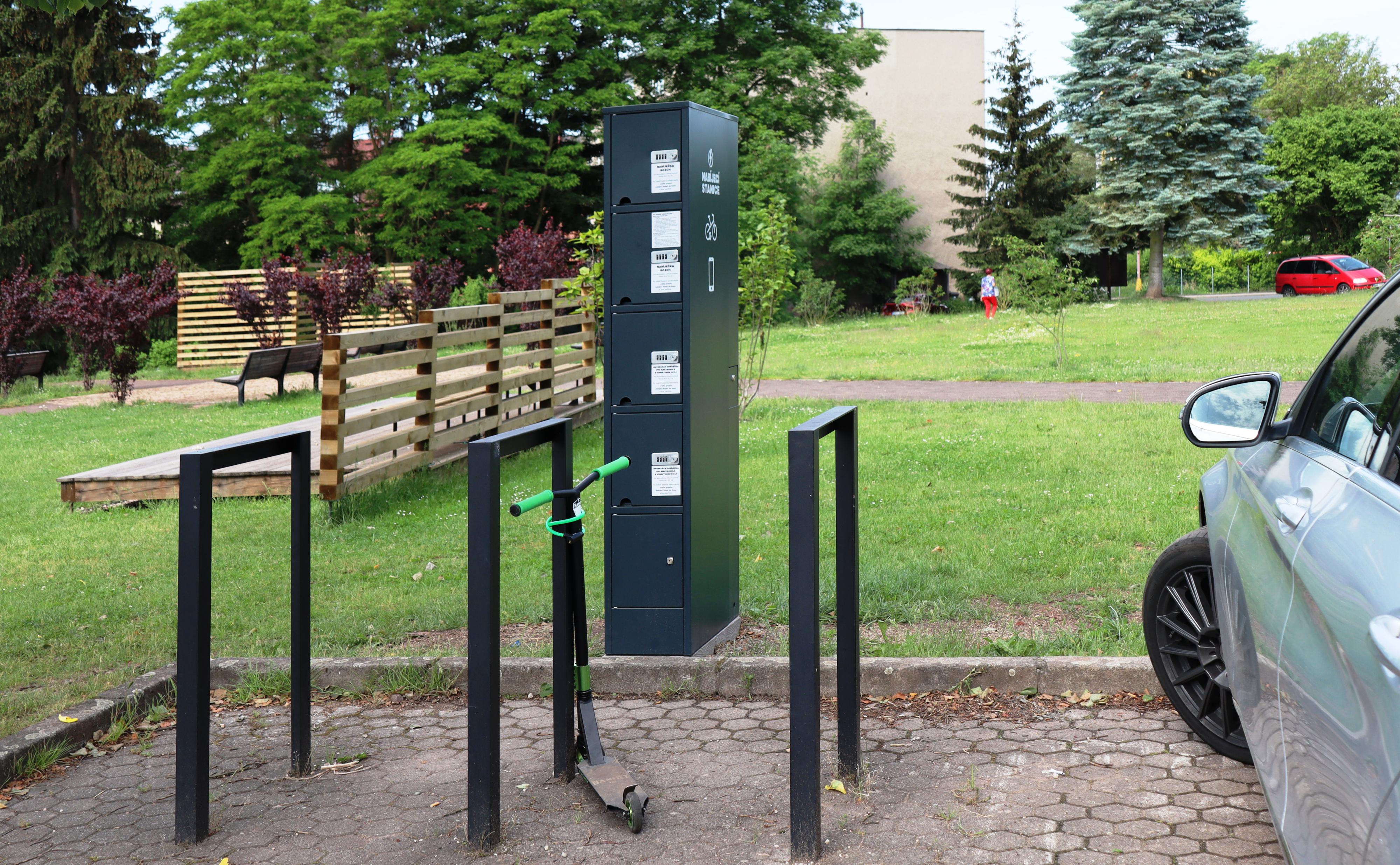 Nabíjecí stanice pro elektrokola a mobilní zařízení foto 2