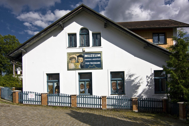 Muzeum panenek a medvídků pod Troskami