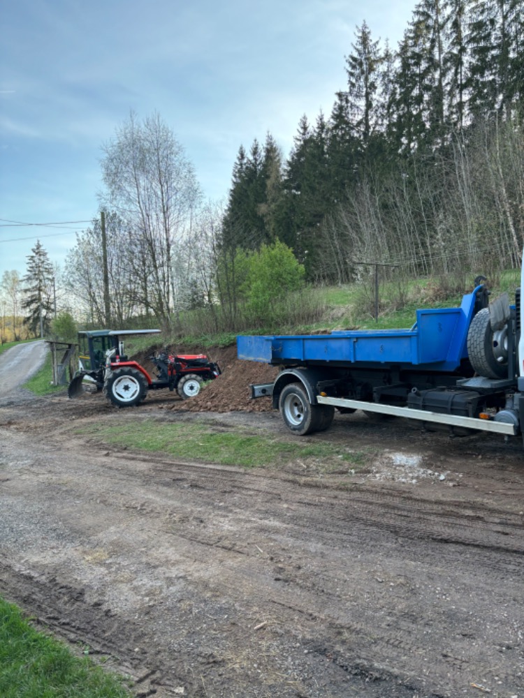 Zemní práce,  autoservis a pneuservis Robert Sekerka foto 2