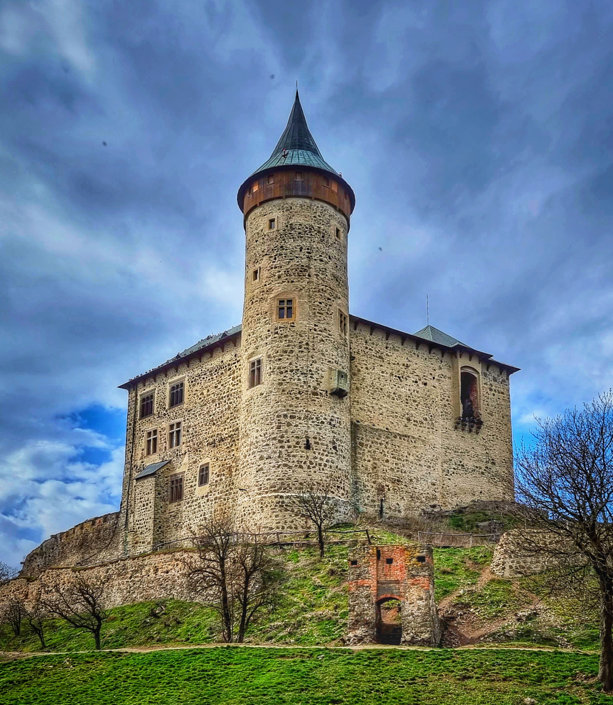 Státní hrad Kunětická hora foto 4