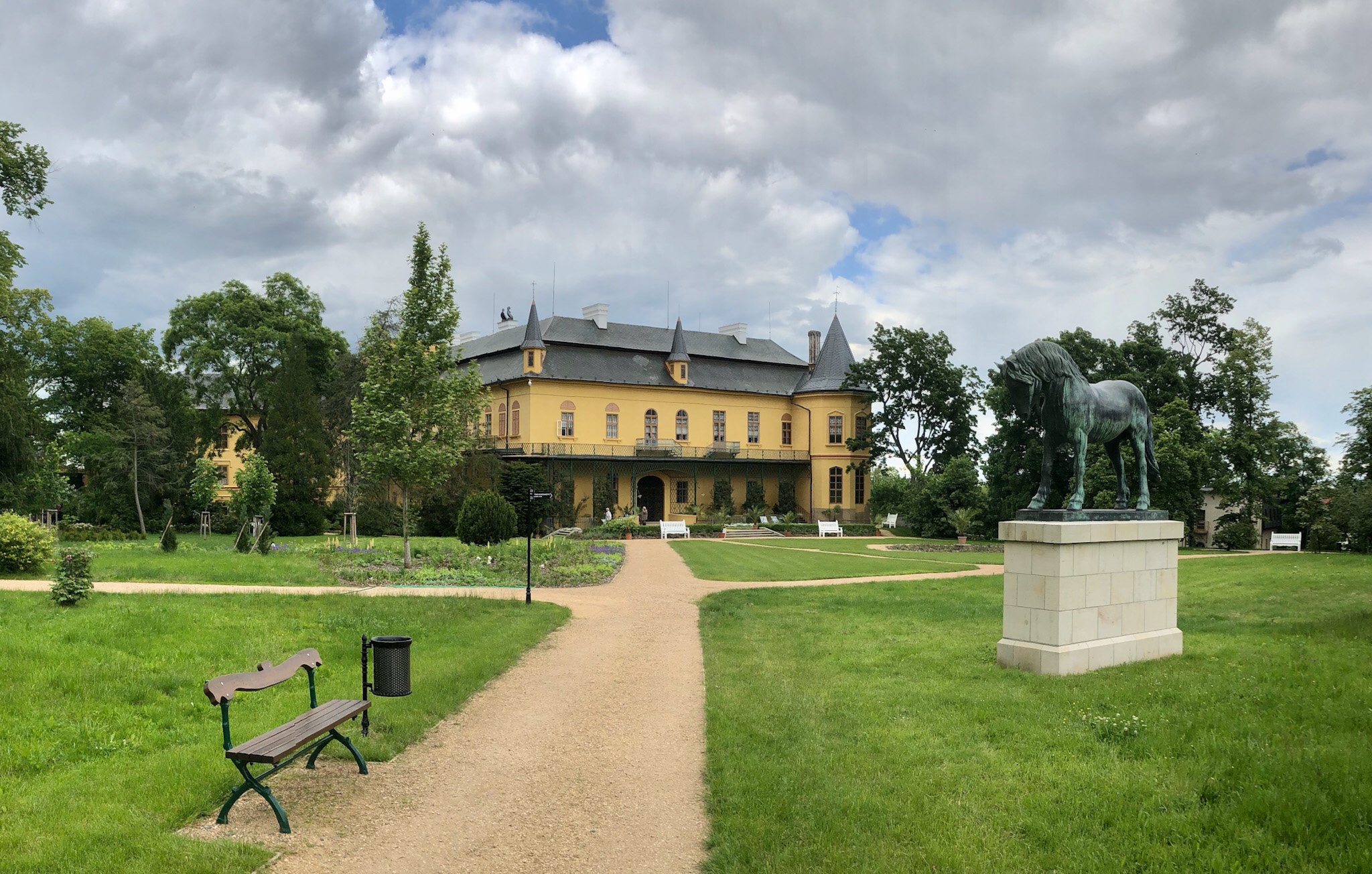 Státní zámek Slatiňany