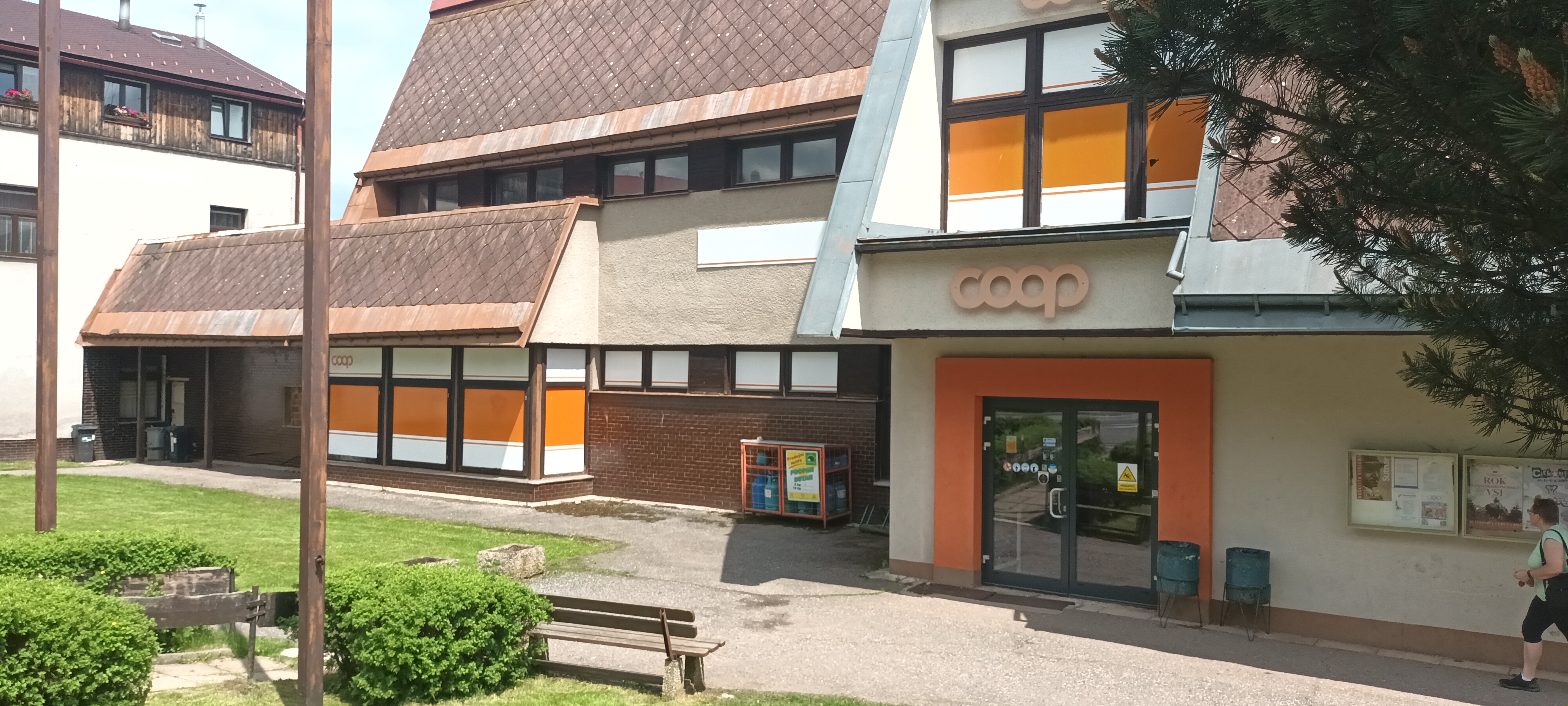 COOP Dvůr Králové n. L., družstvo foto 2