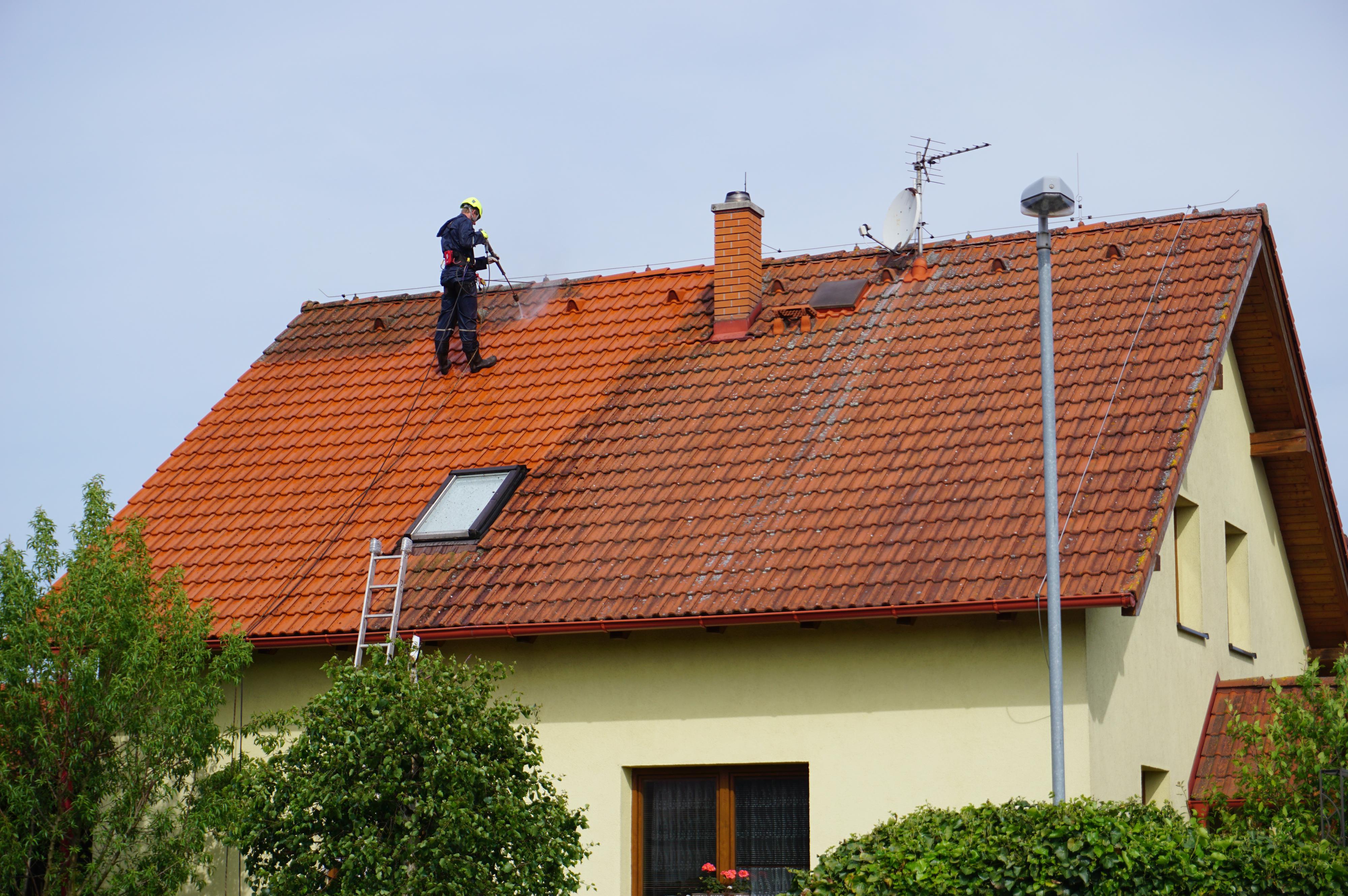 PH - Čištění střech, fasád a dlažeb.