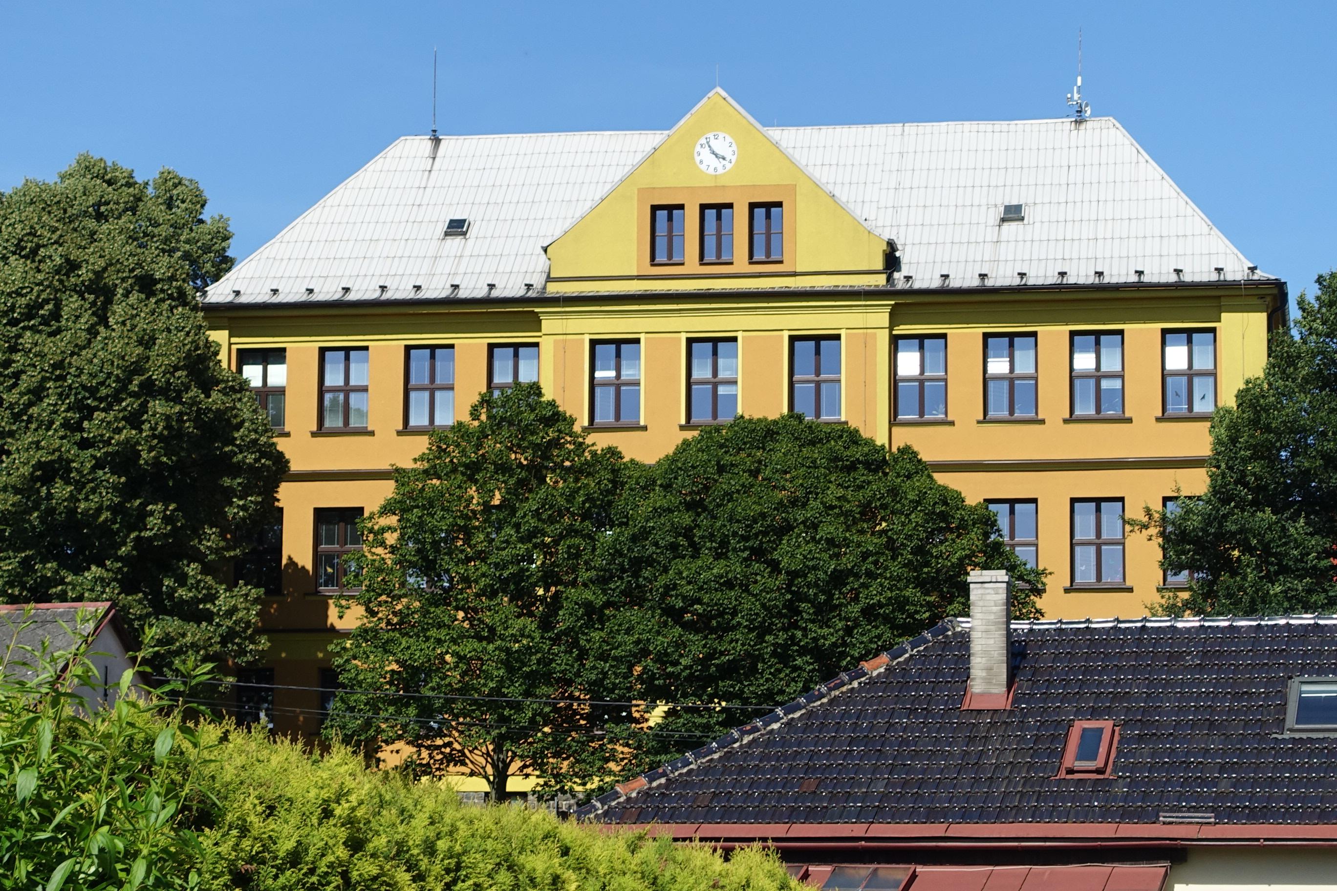 Základní škola a mateřská škola Suchdol nad Odrou foto 2