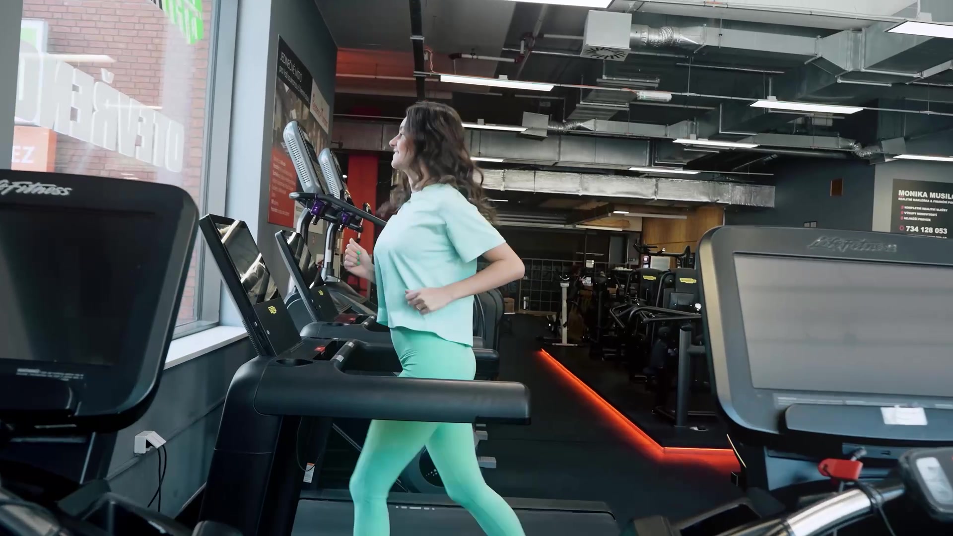 Fitness Wellness Fontána foto 2 (náhled videa)