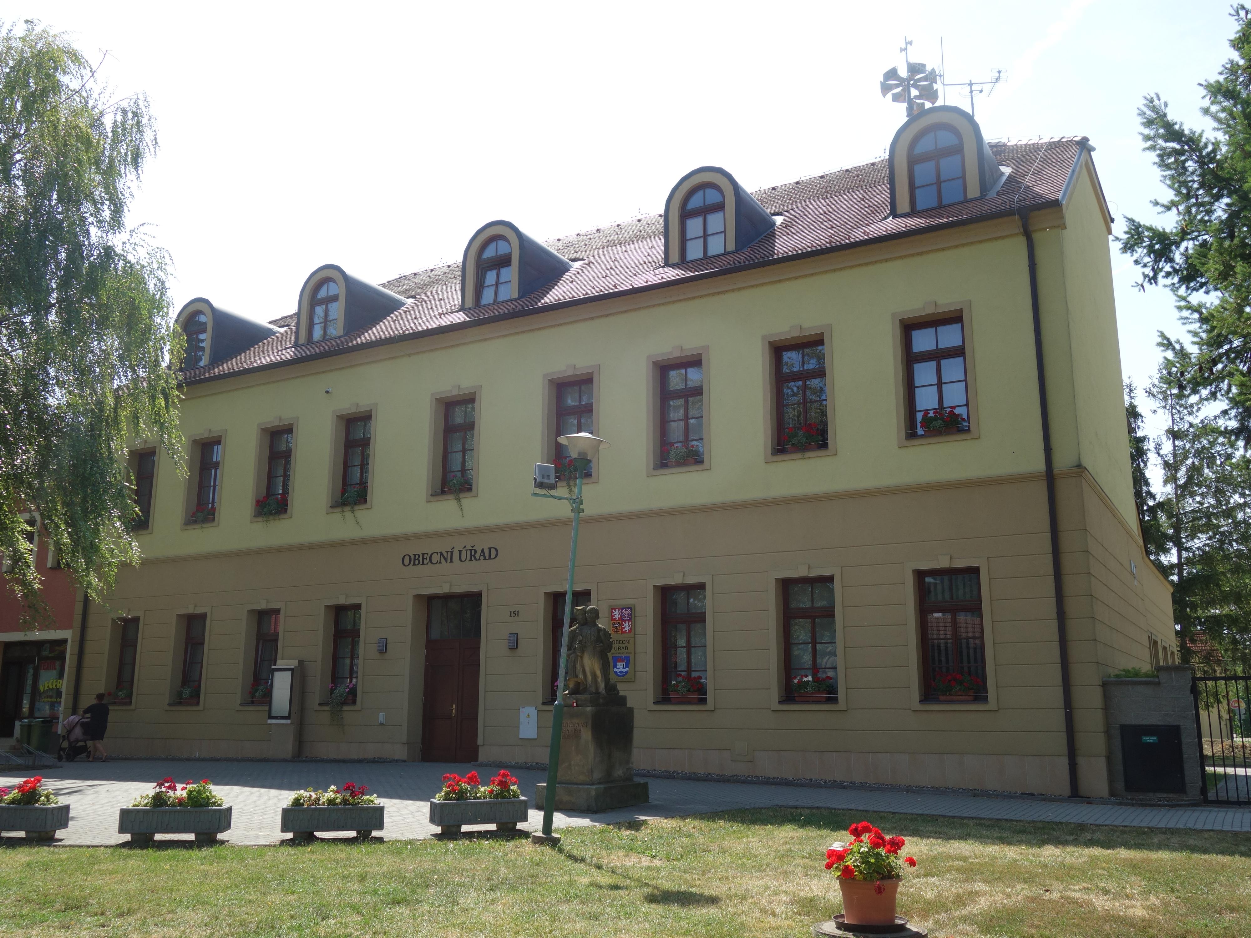 Velká nad Veličkou - obecní úřad foto 5