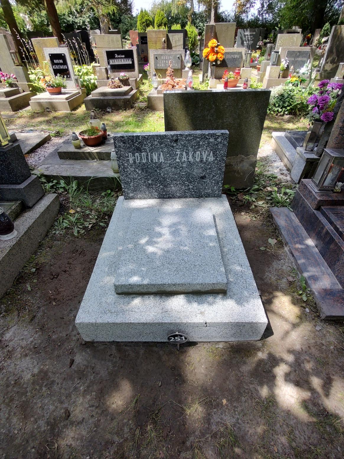 Péče o hrob - S důvěrou ji nechte na nás foto 3