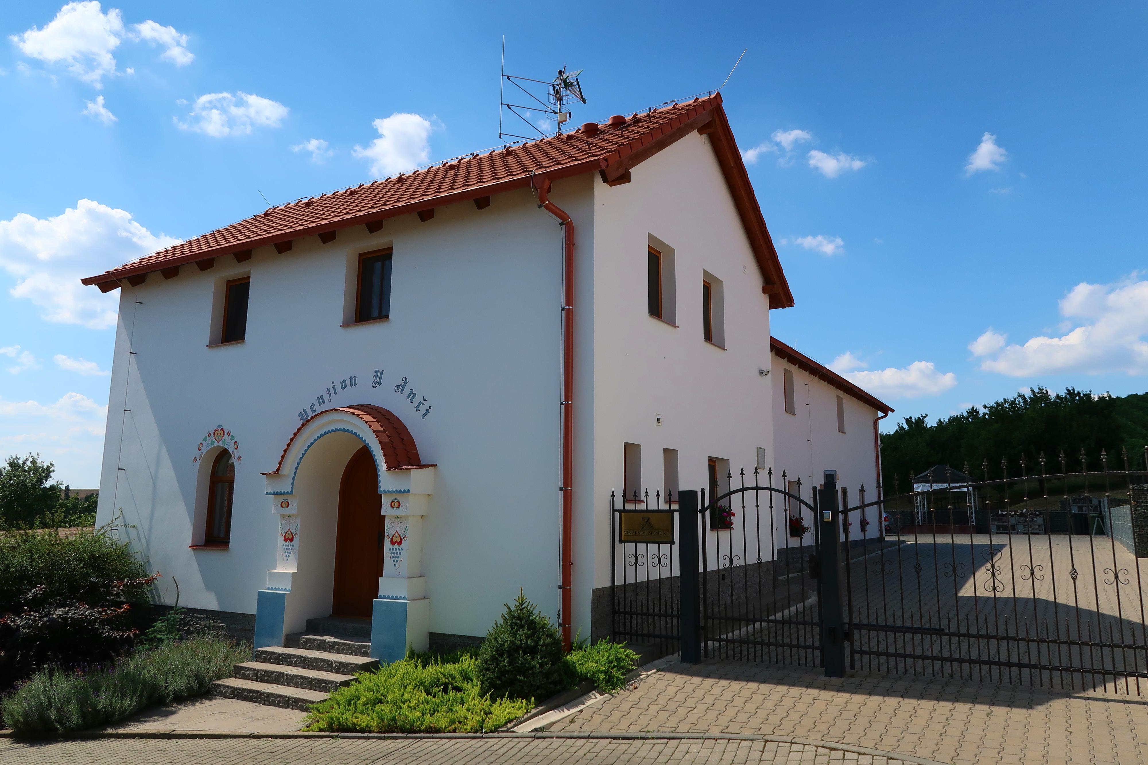 VINAŘSTVÍ ZIKMUND -  DEGUSTAČNÍ SKLEP foto 3