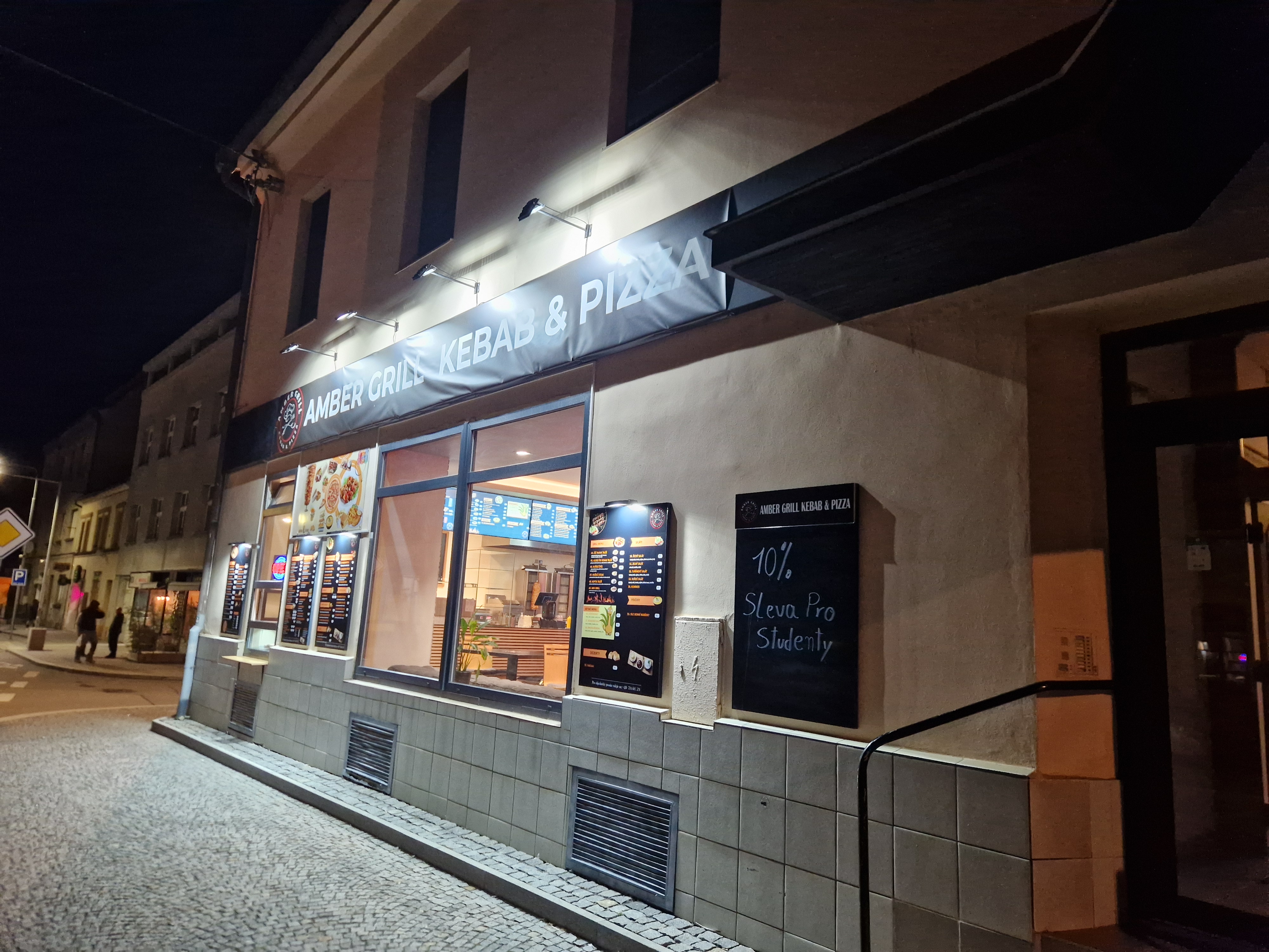 AMBER GRILL kebab a pizza