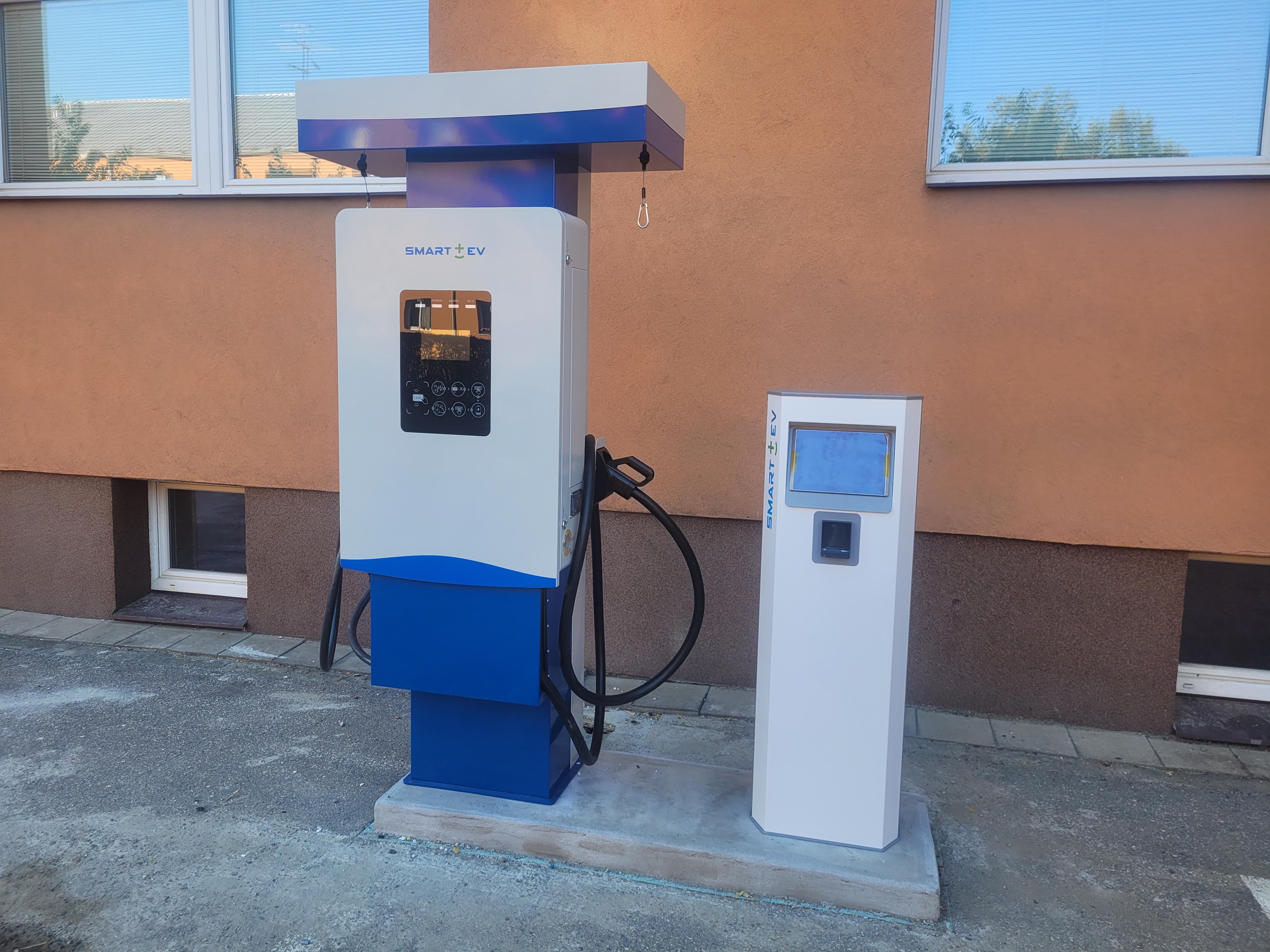 Nabíjecí stanice - Střední škola polytechnická foto 2