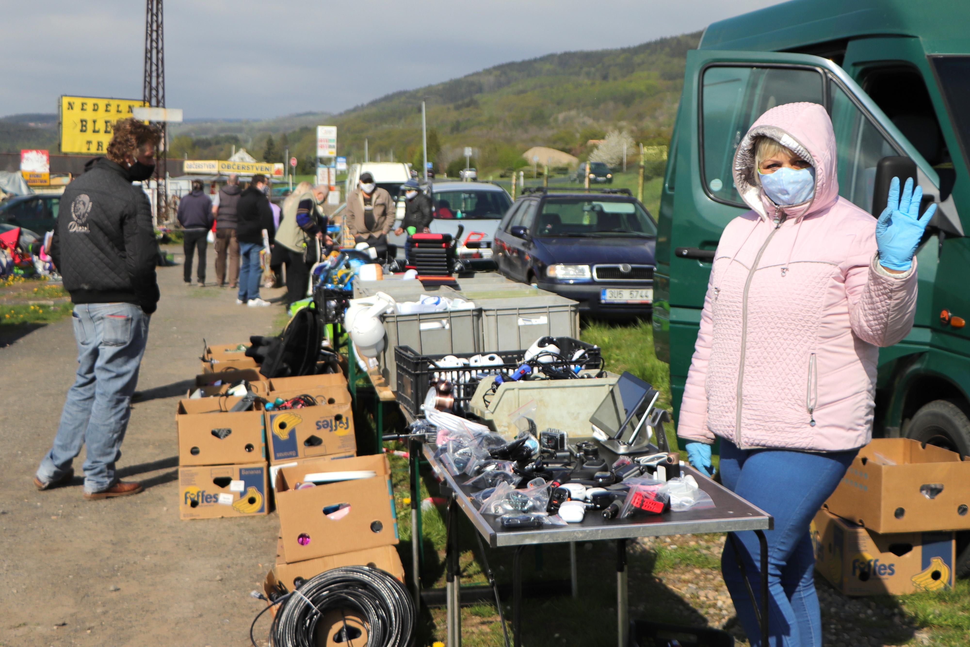 Bleší a farmářské trhy v Málkově u Chomutova foto 3