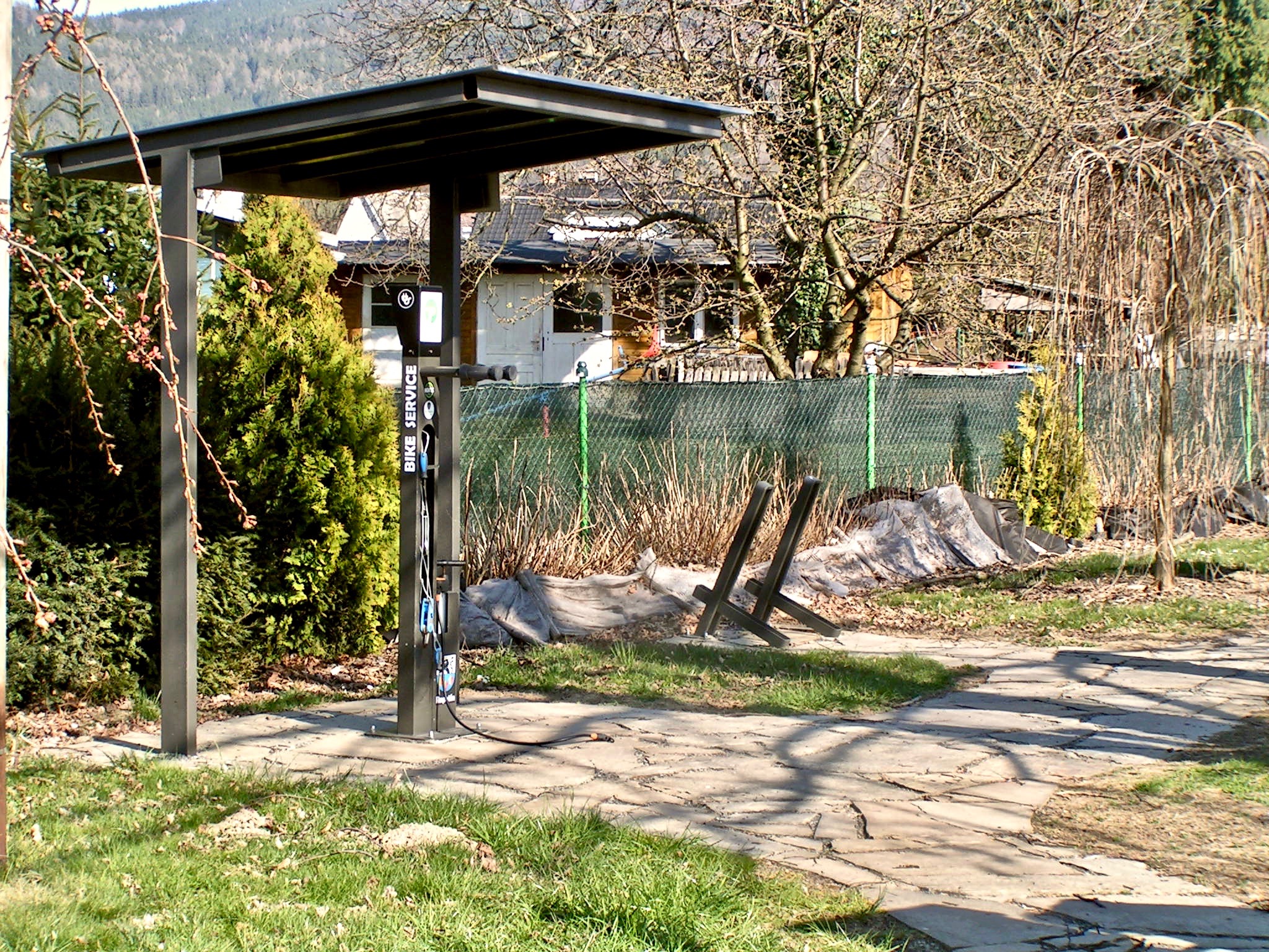 Nabíjecí stanice pro elektrokola foto 2