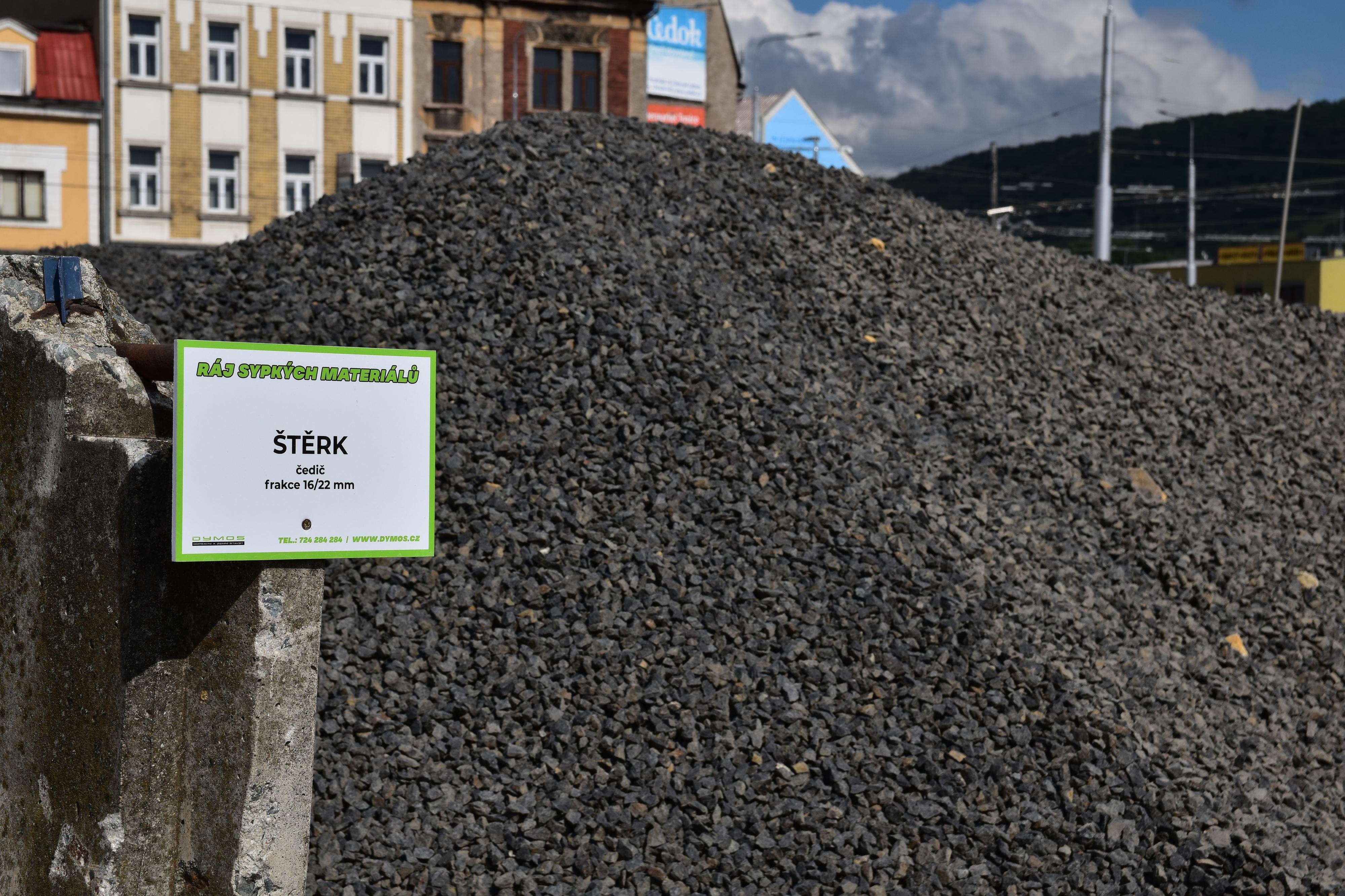 Ráj sypkých materiálů Dymos foto 2