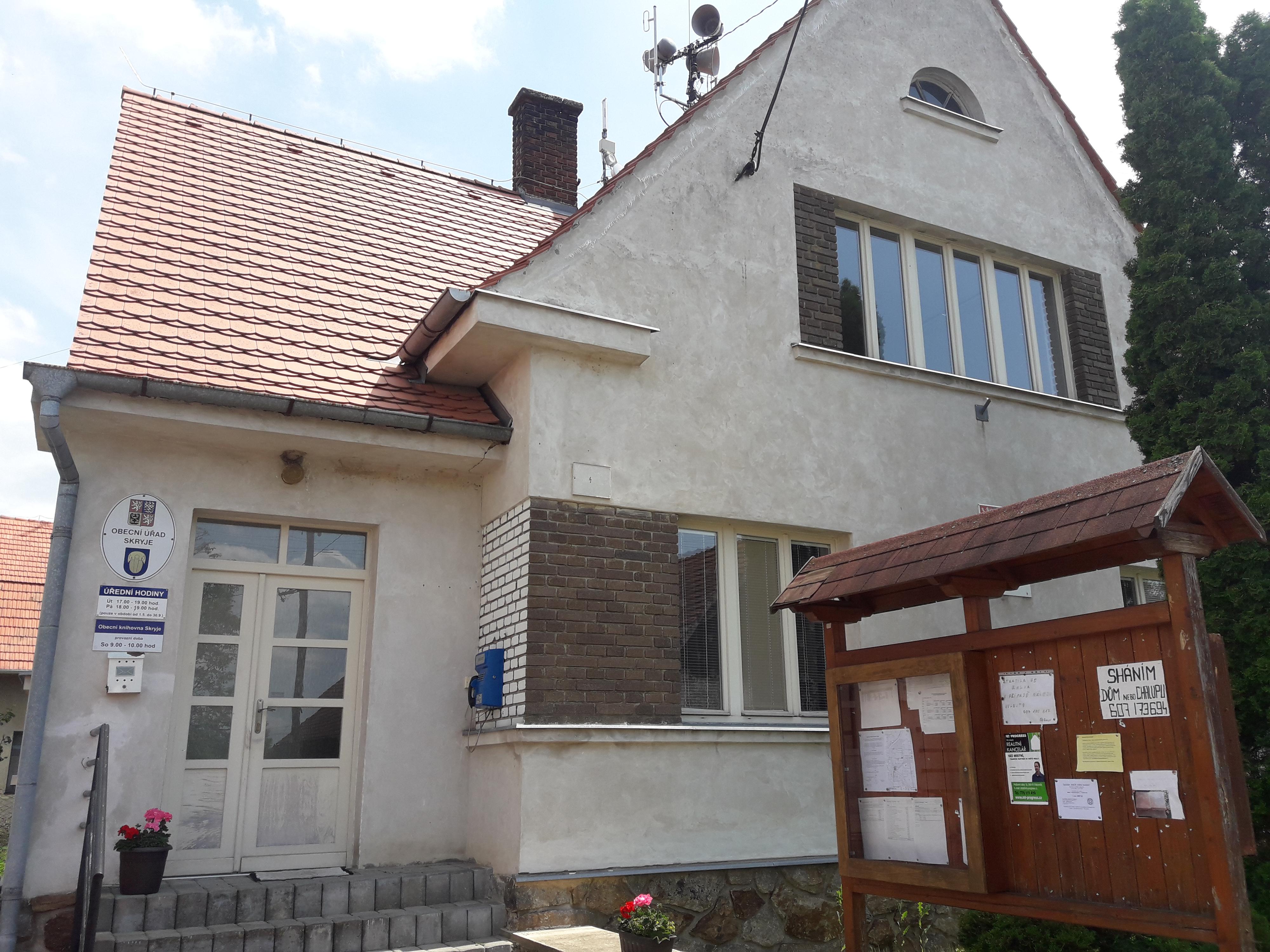 Skryje - obecní úřad foto 3
