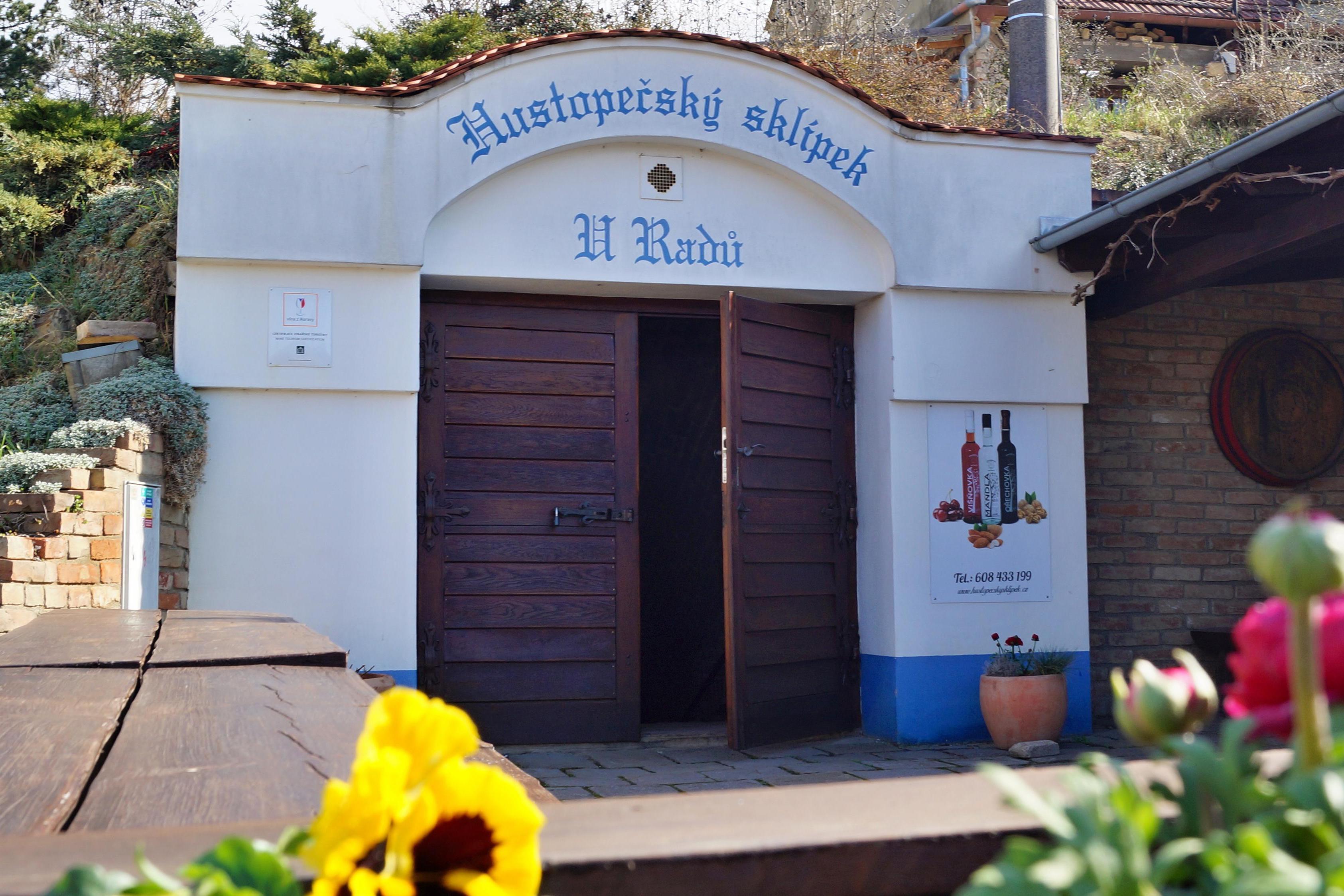 Hustopečský sklípek a penzion u Radů