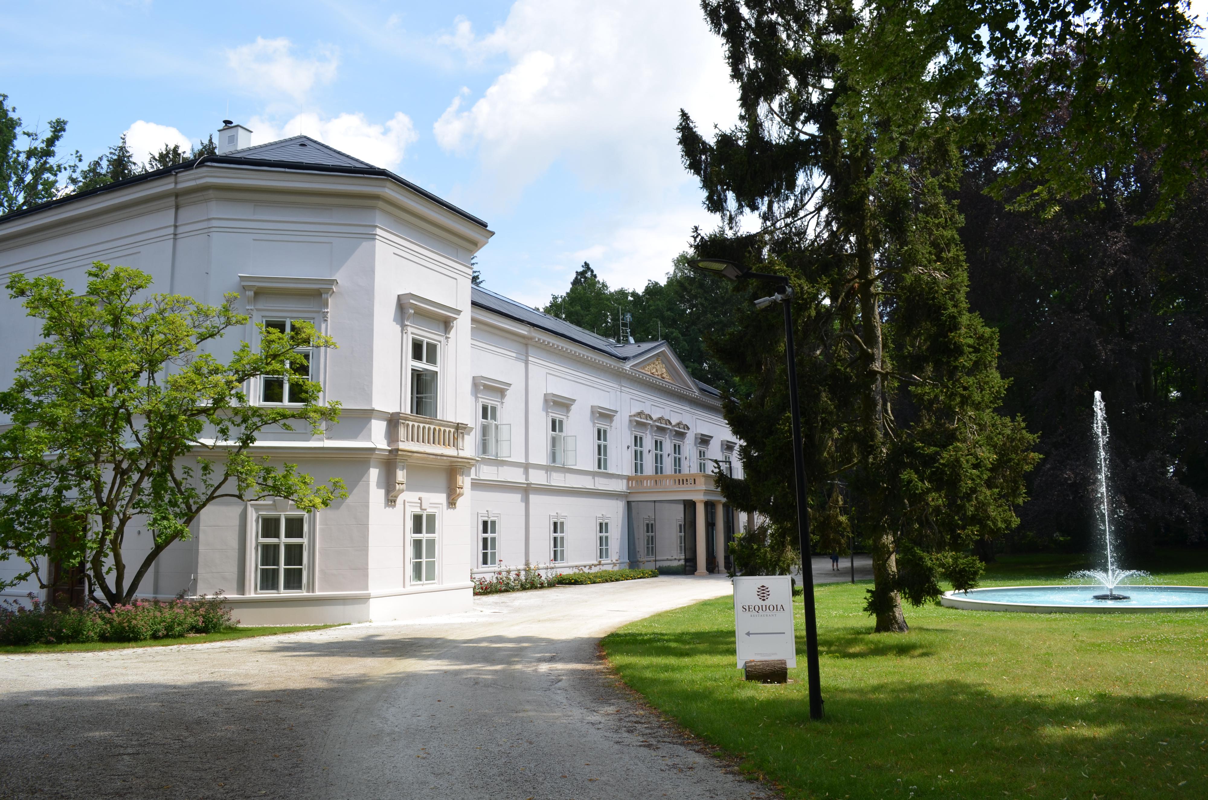 Hotel Zámek Ratměřice - Nabíjecí stanice foto 2