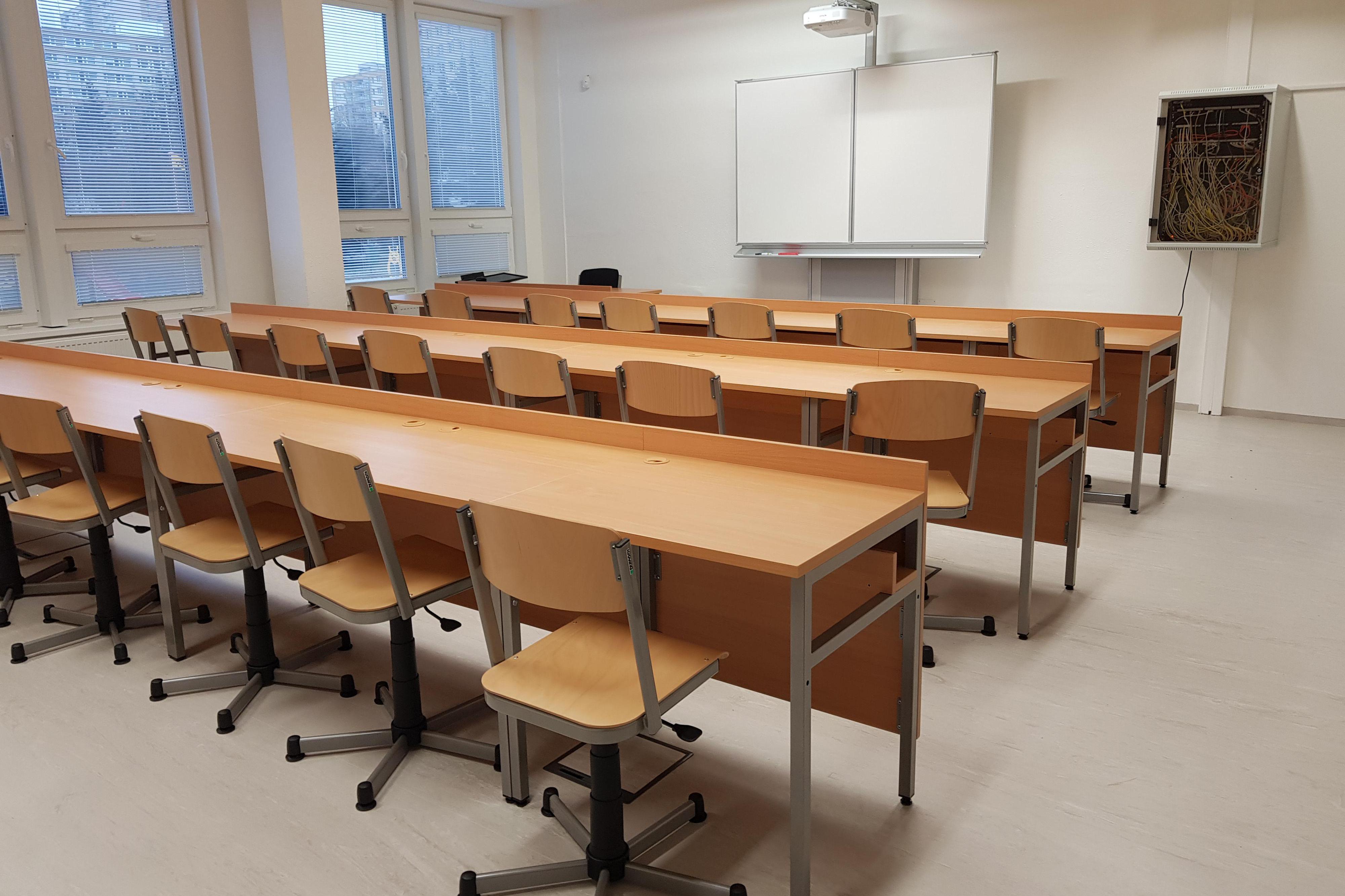 Křovina - školní nábytek