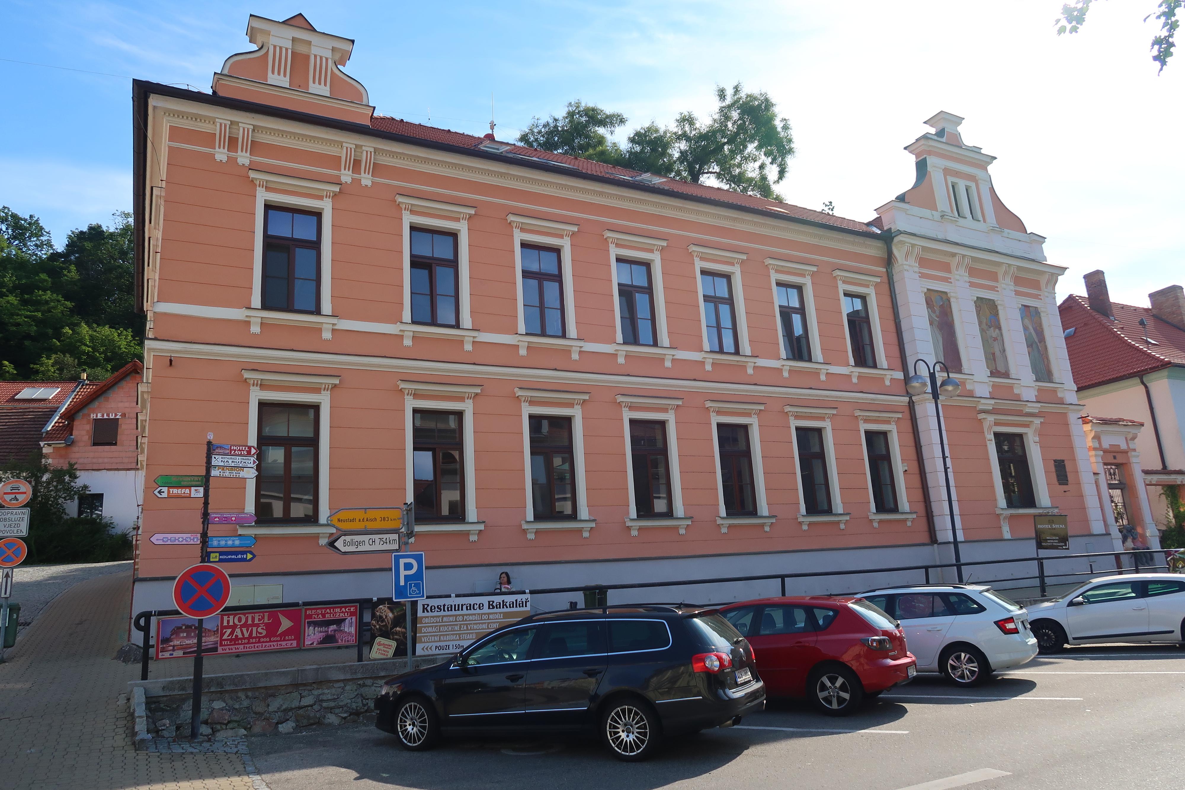 Hluboká nad Vltavou - městský úřad foto 2