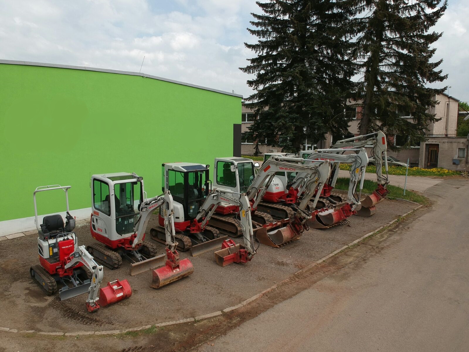 půjčovna bagrů a minirypadel - BROLLY foto 2
