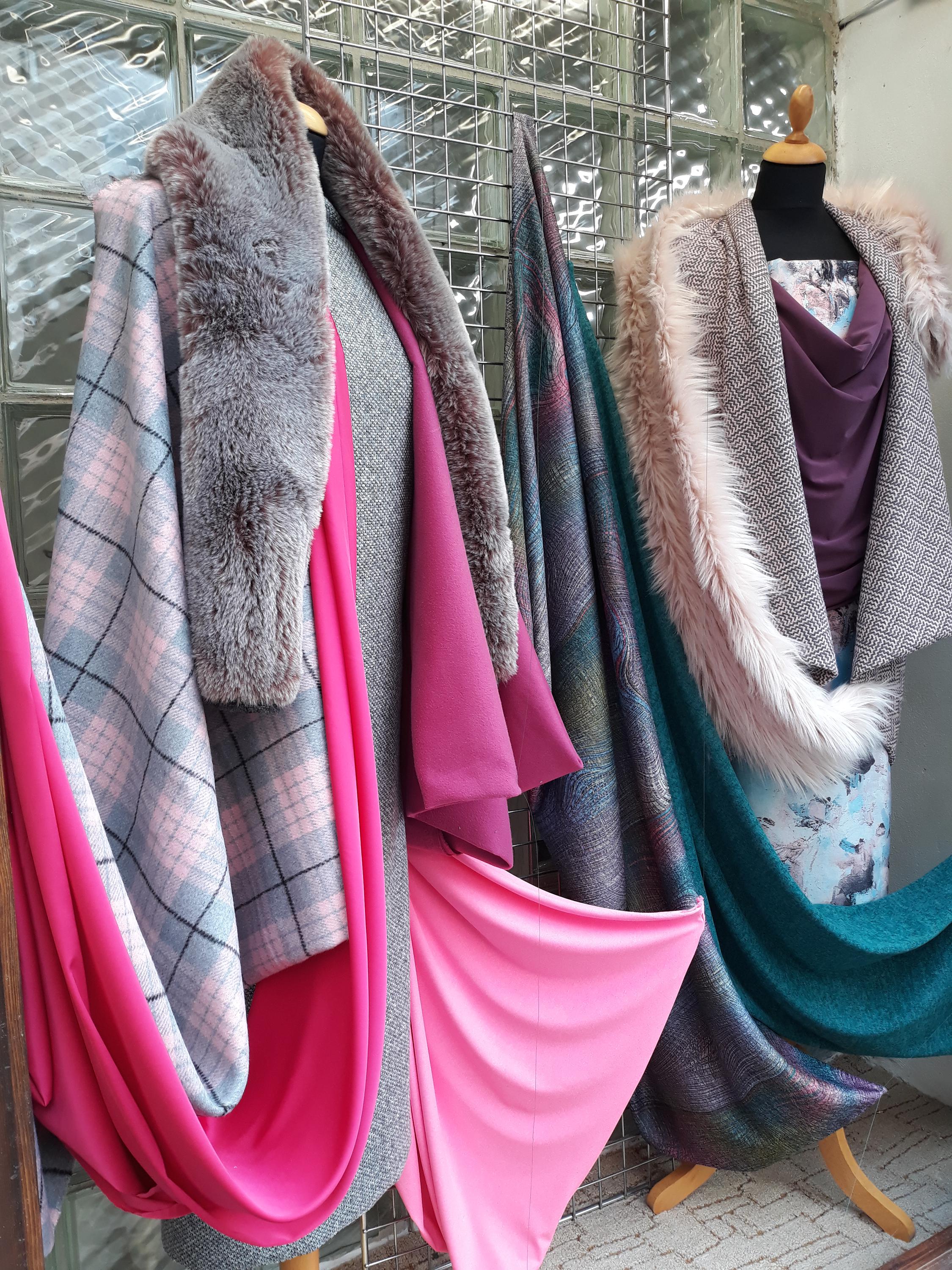 Látky Červený a spol. foto 6