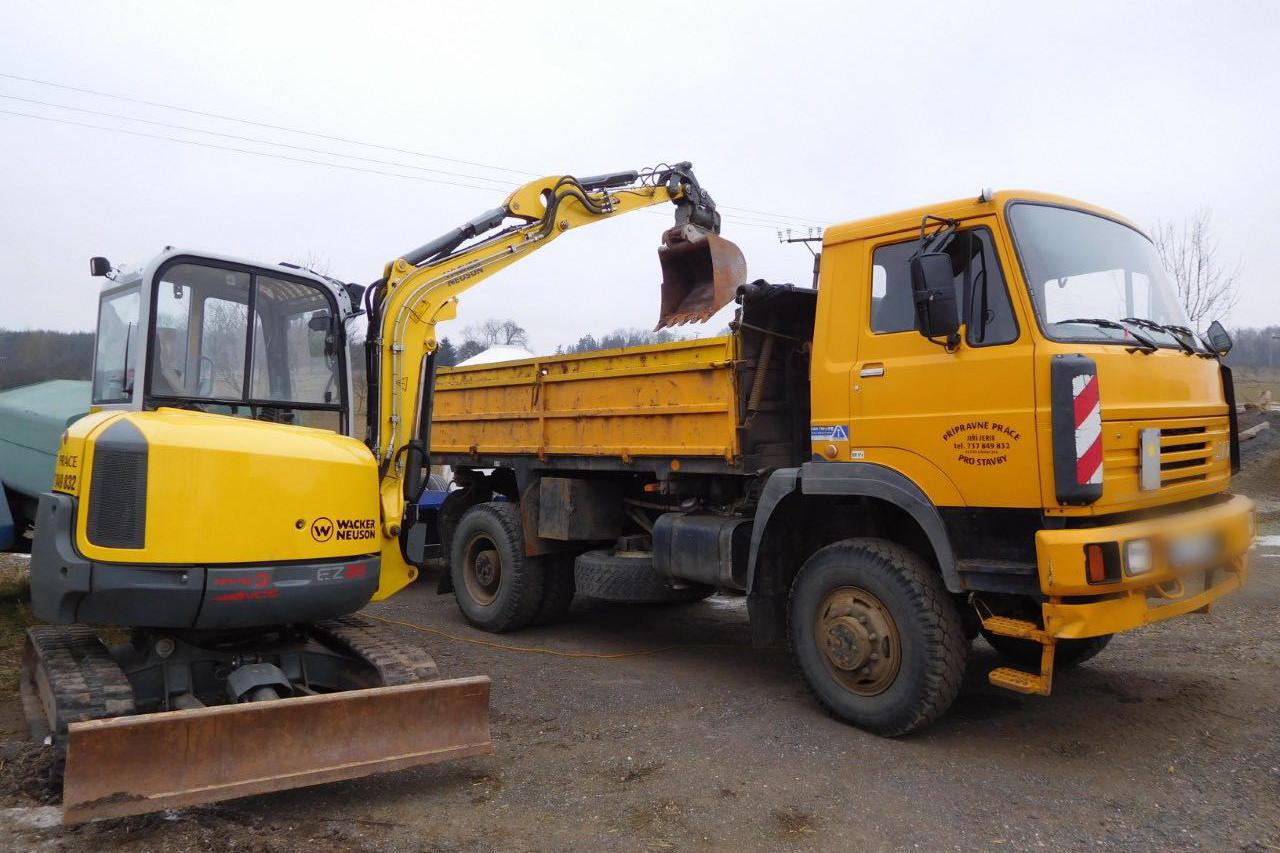 ZEMNÍ PRÁCE - Jiří JERIE