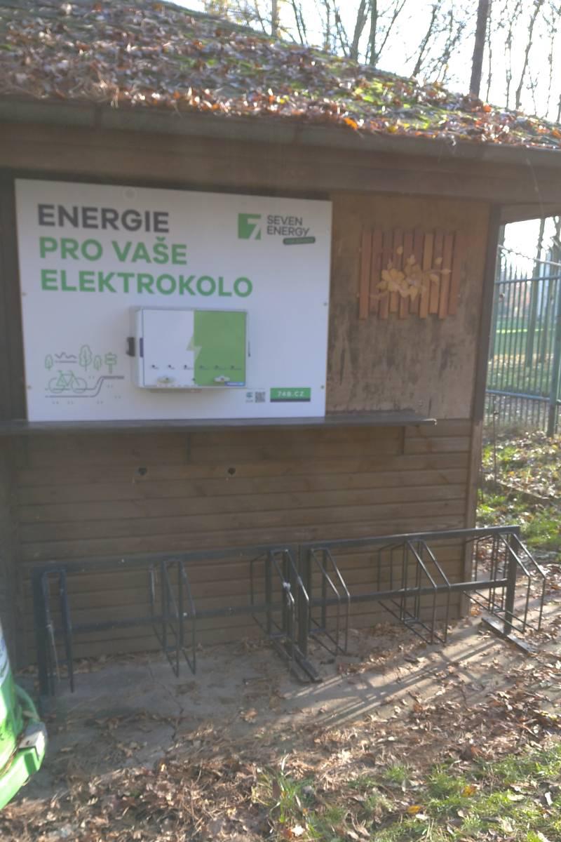 Nabíjecí stanice Rekreační areál Kamencové jezero foto 3