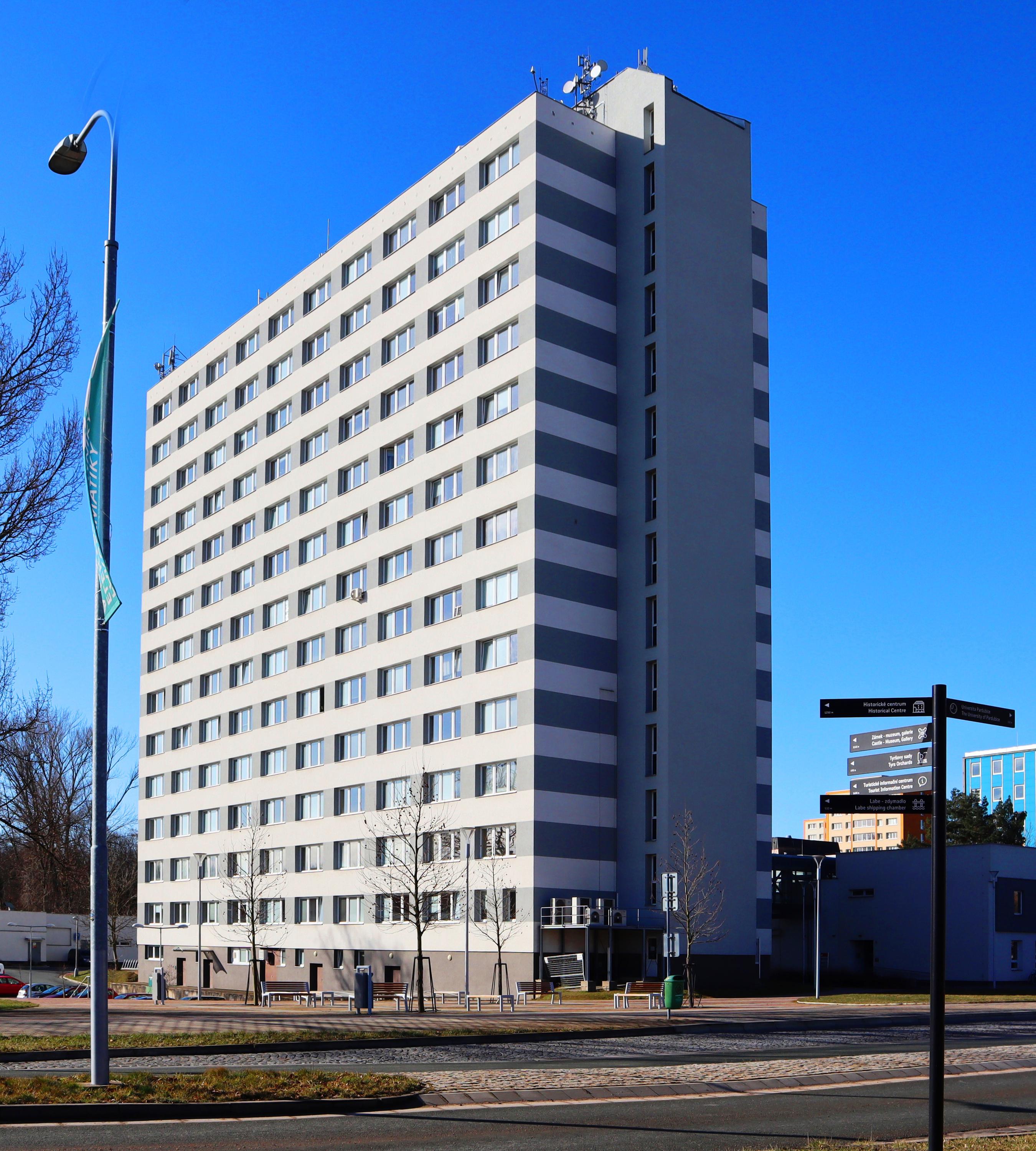 Univerzita Pardubice - Fakulta ekonomicko-správní foto 2