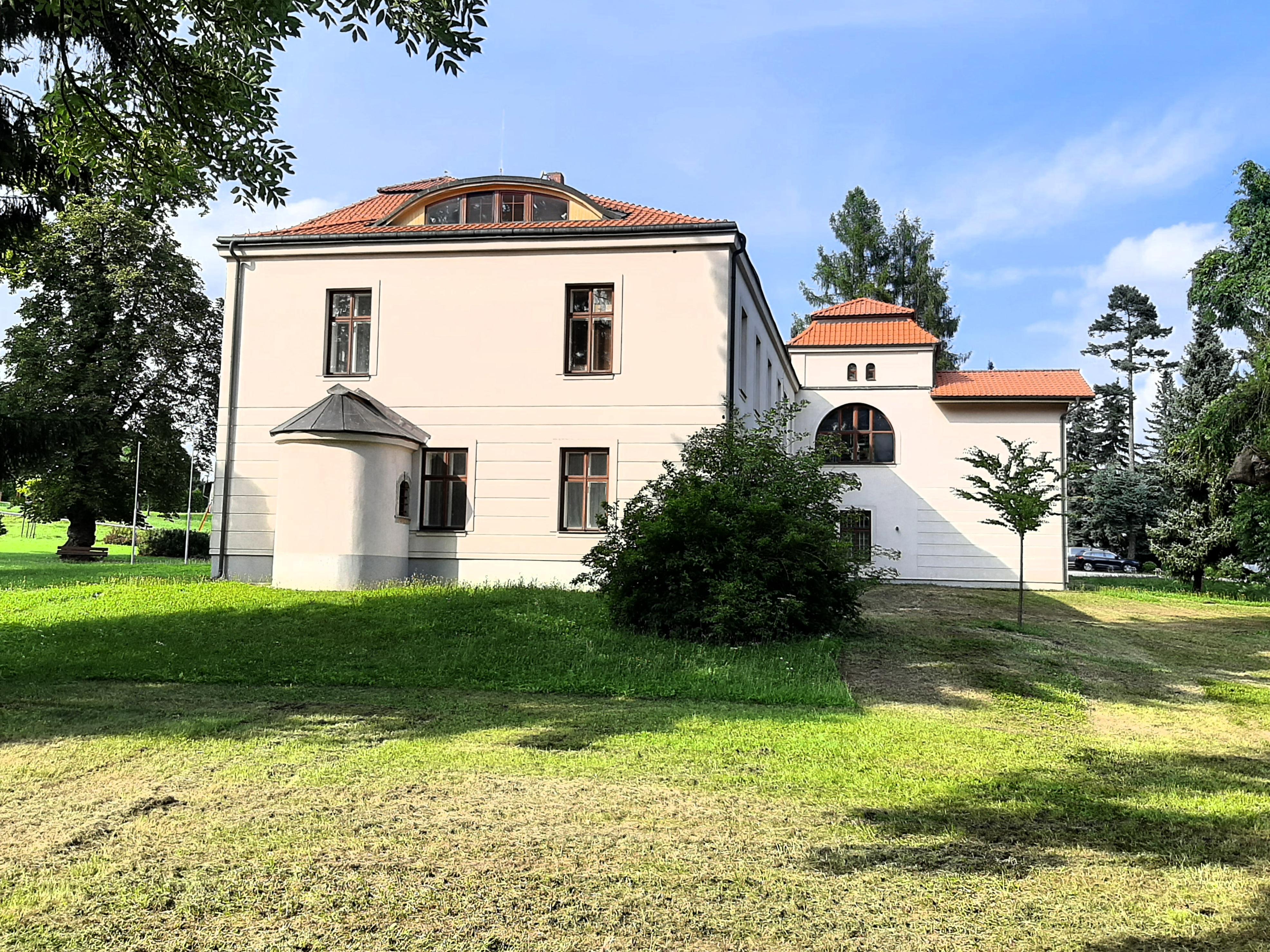 Velichovky - obecní úřad foto 5
