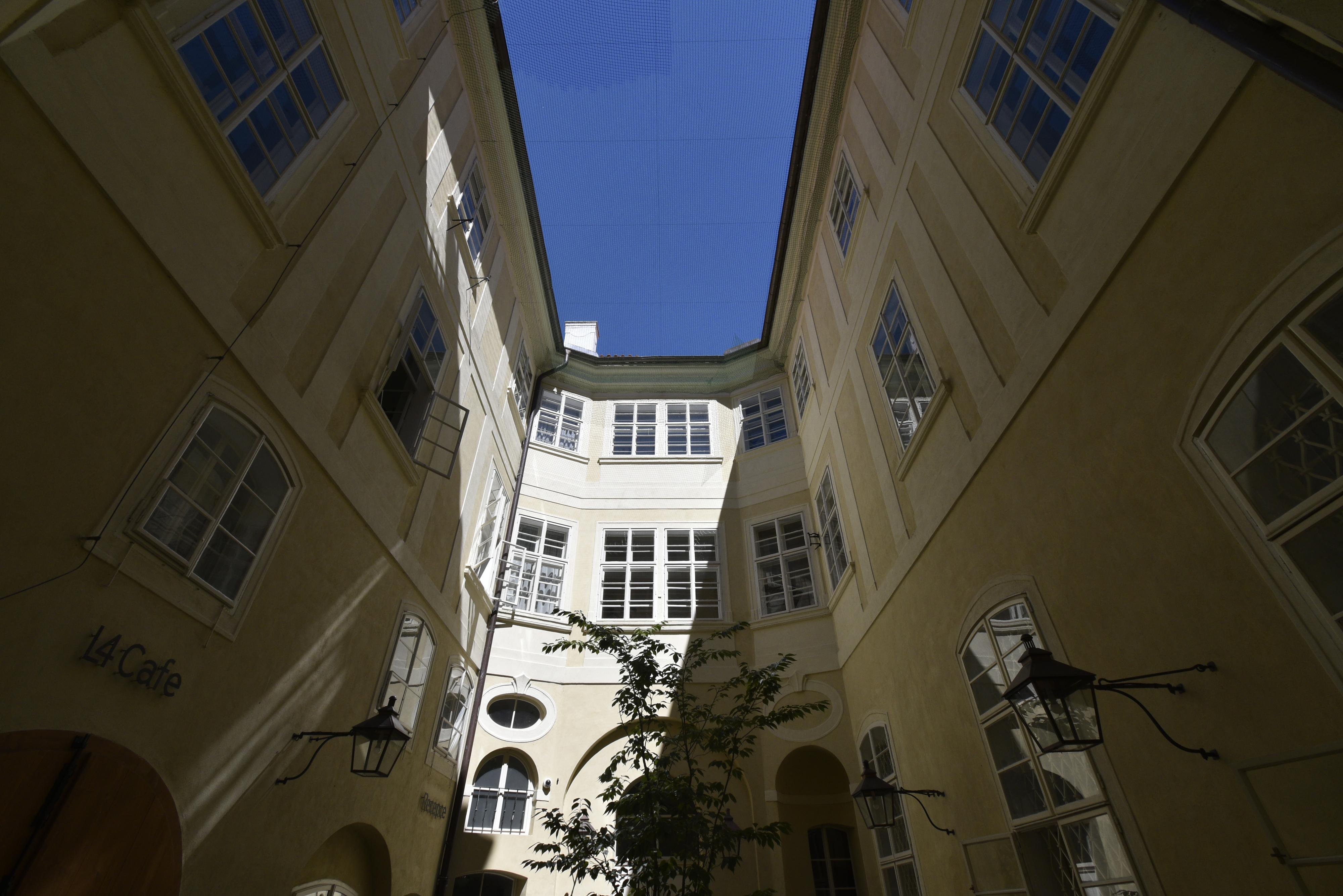 Fine Antiques Prague foto 6