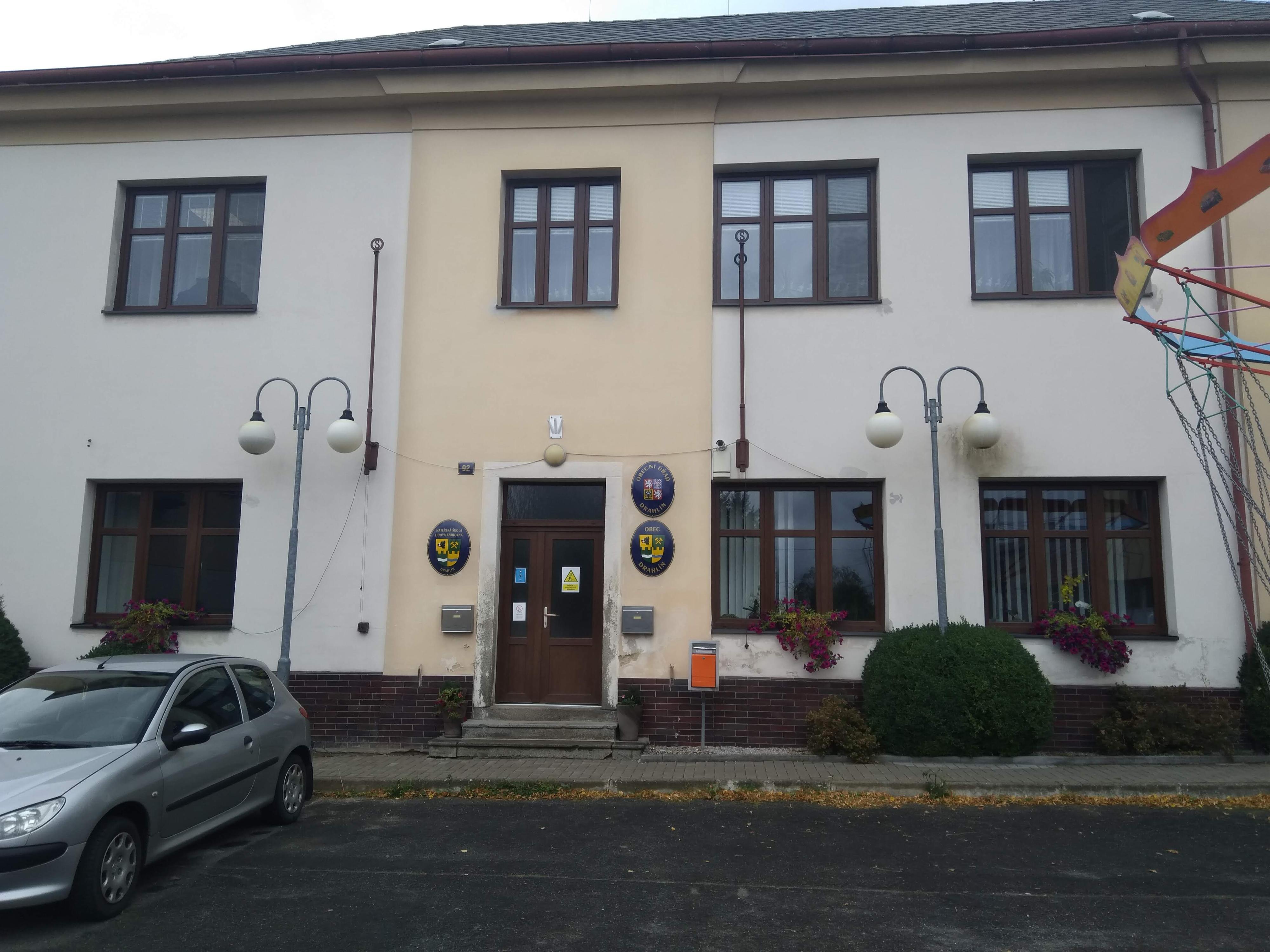 Drahlín - obecní úřad