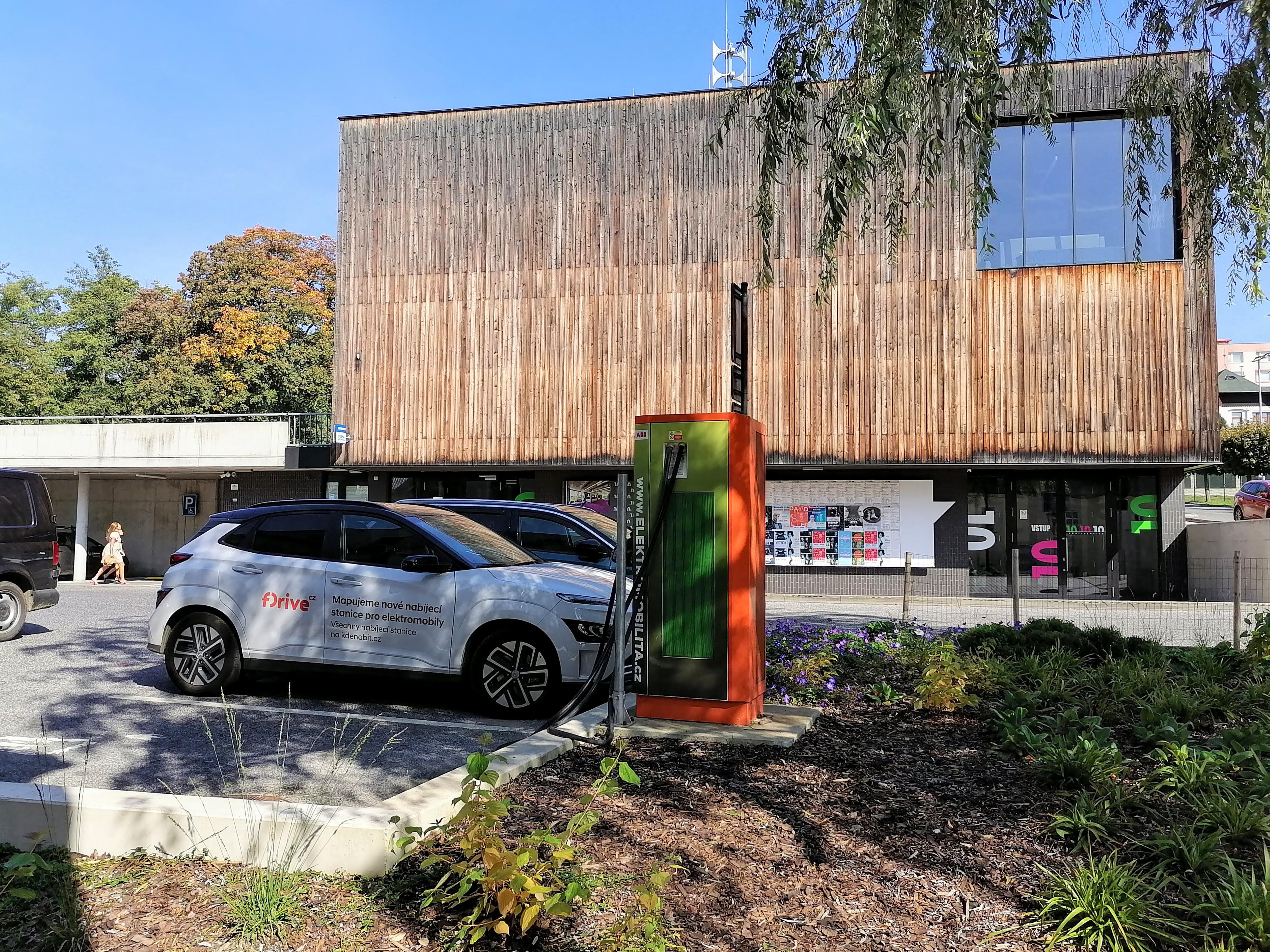 Nabíjecí stanice ČEZ foto 2