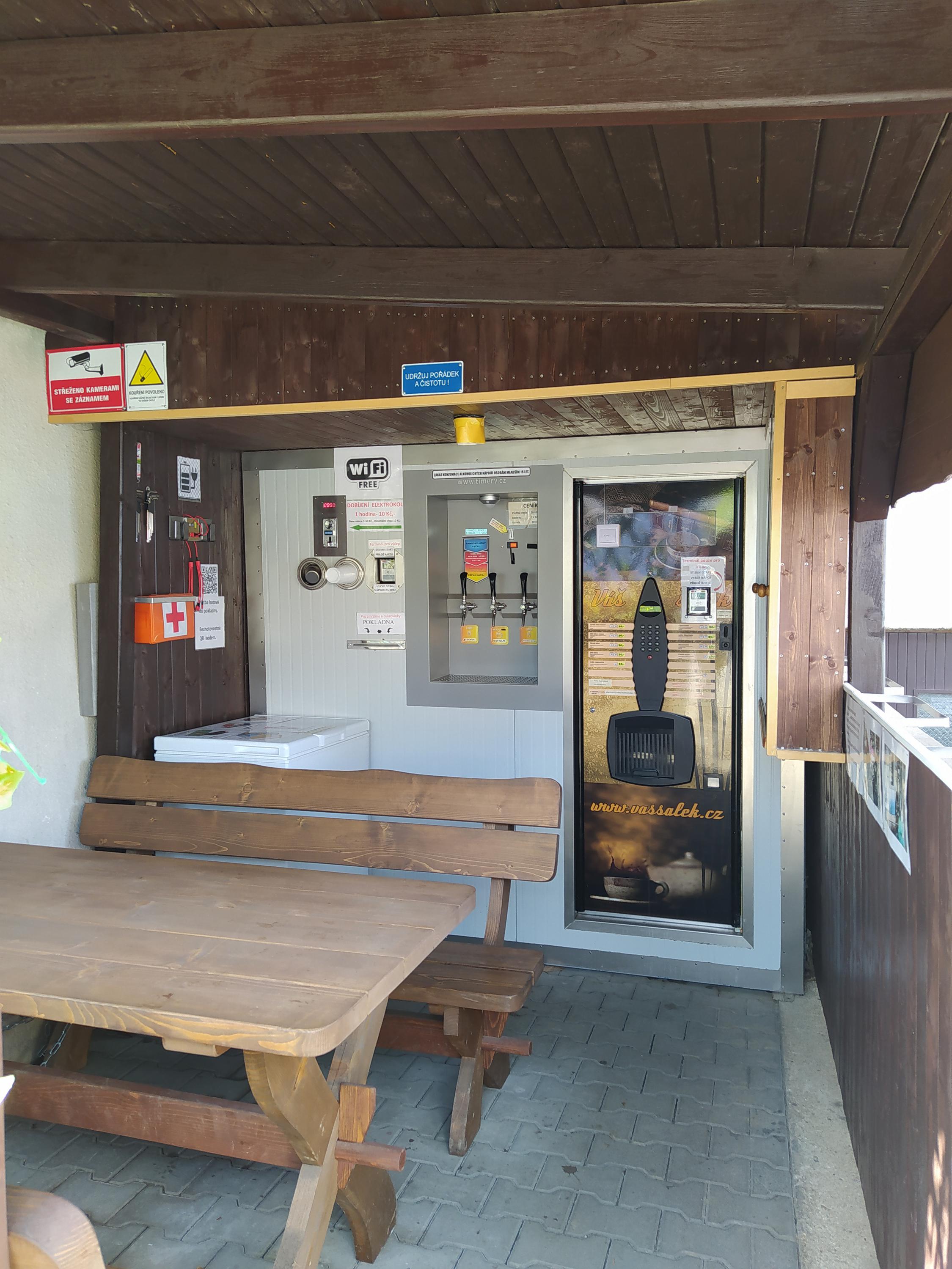 Samoobslužný bar u Fausta - nabíjecí stanice foto 6