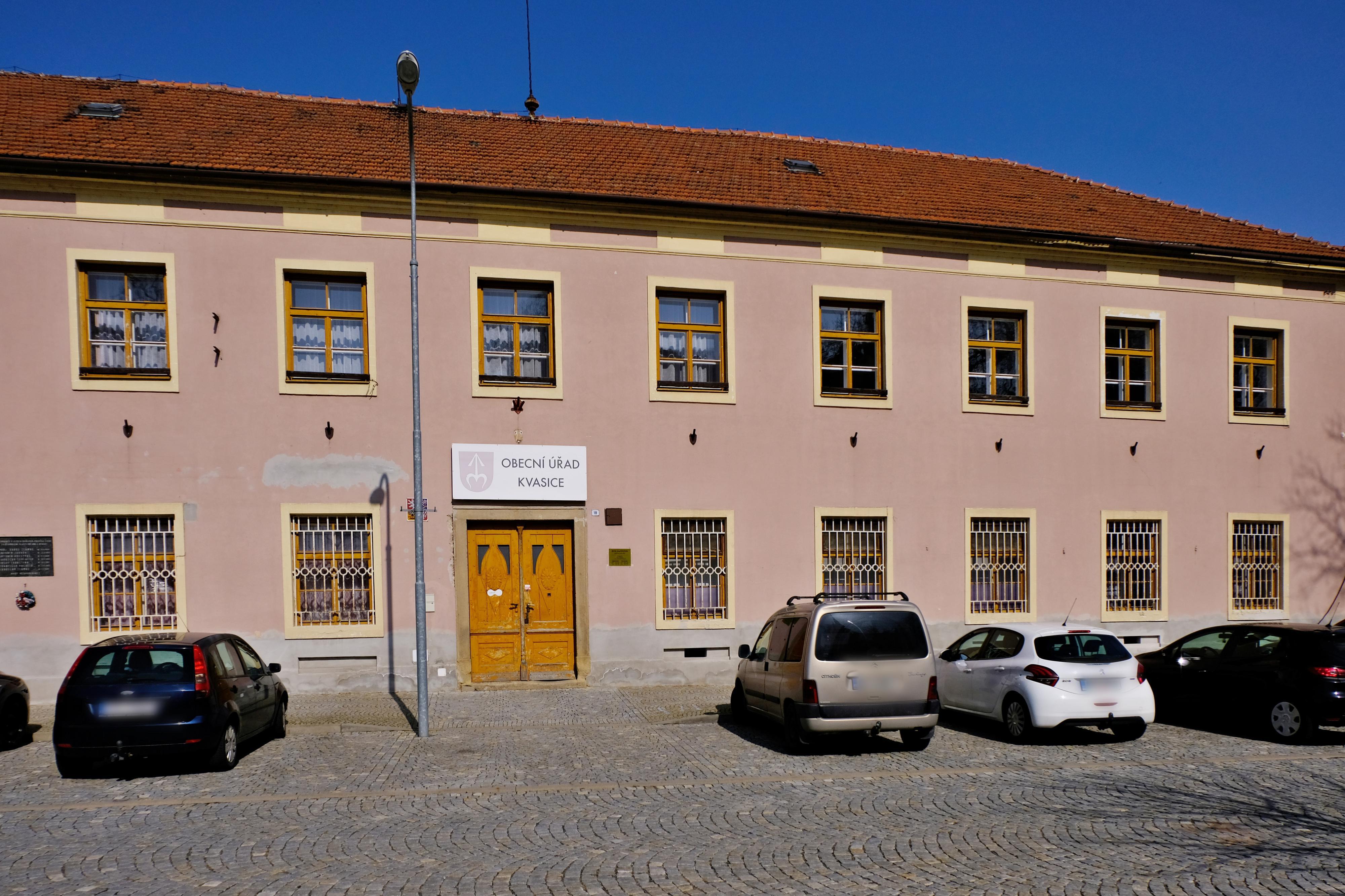 Kvasice - obecní úřad foto 5
