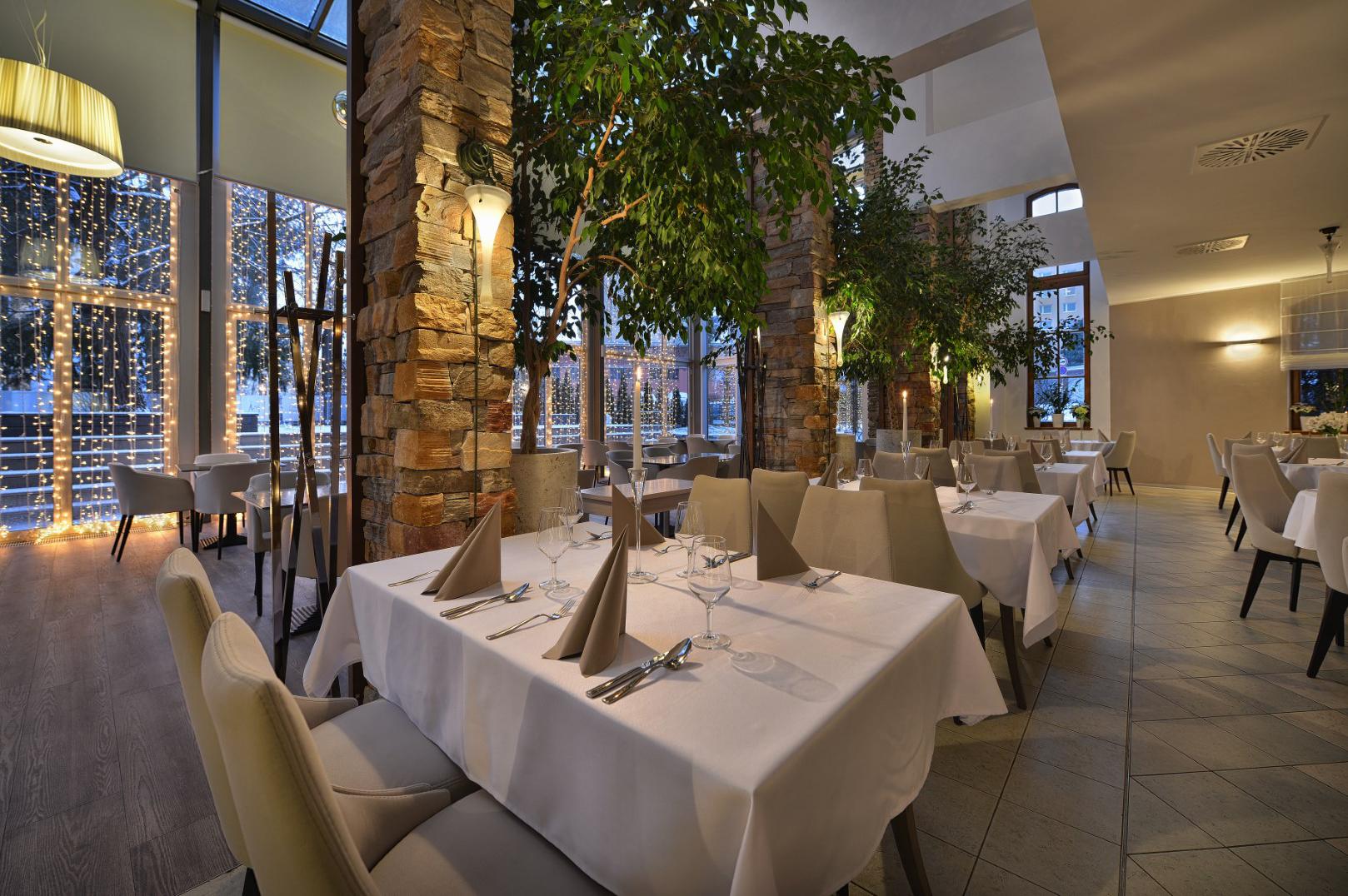 RESTAURACE PREMIUM HOTEL****
