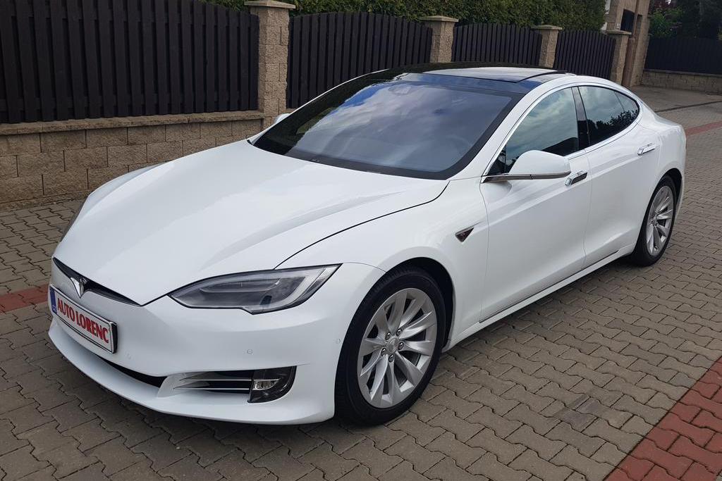 Elektromobily a hybridy