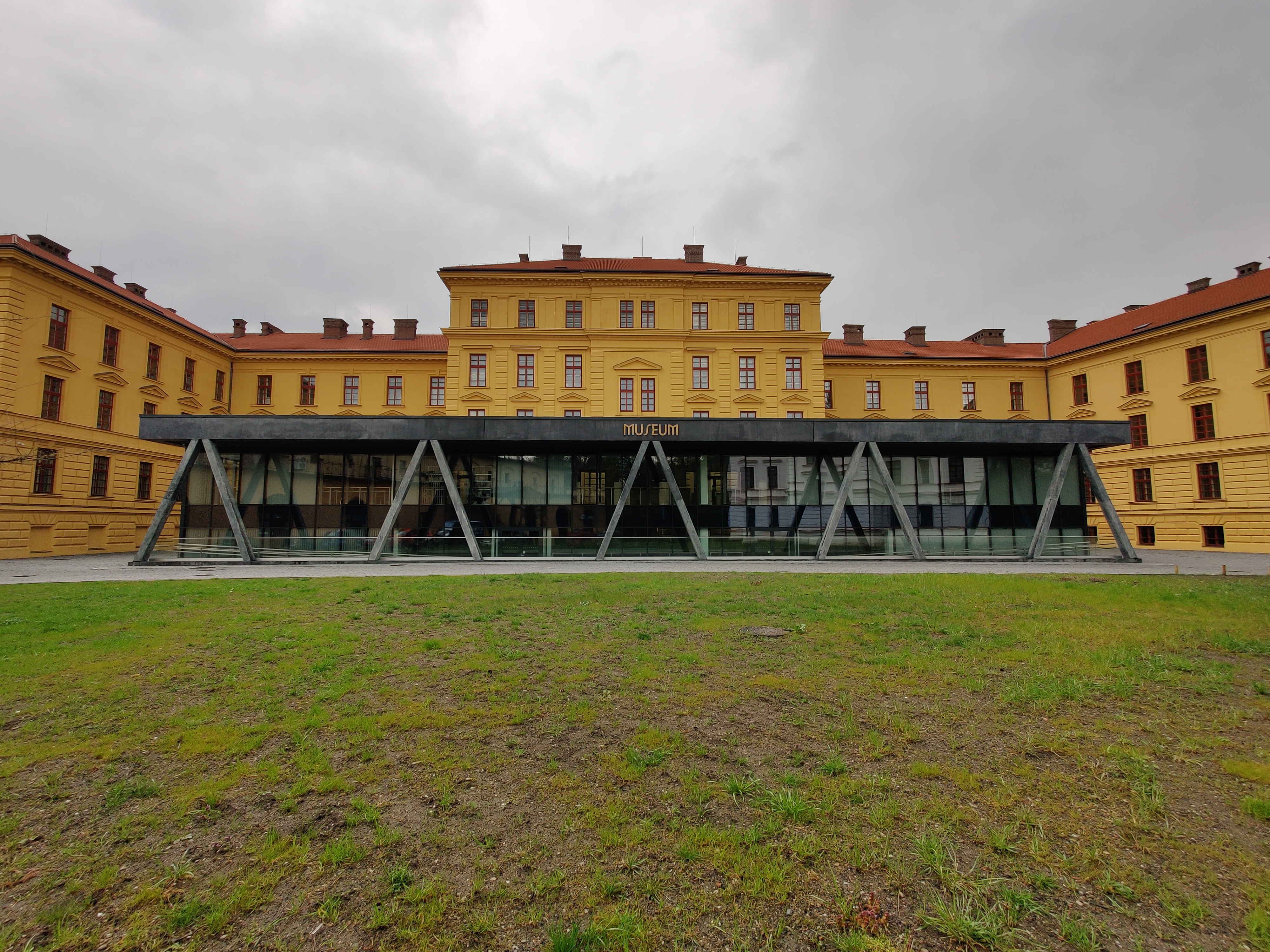 Knihovna Muzea východních Čech v Hradci Králové foto 2