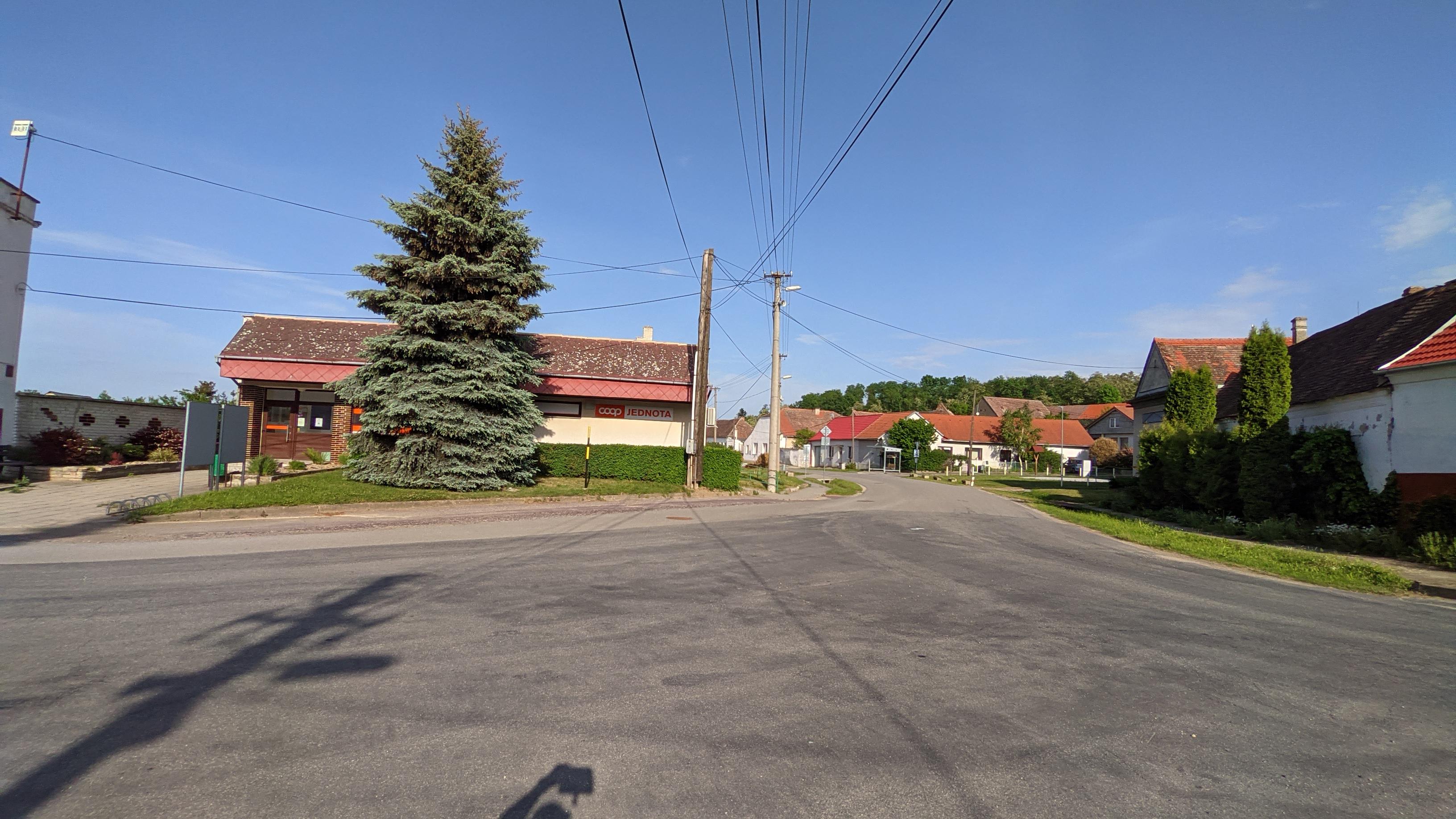 JEDNOTA, spotřební družstvo, Moravský Krumlov – COOP foto 4