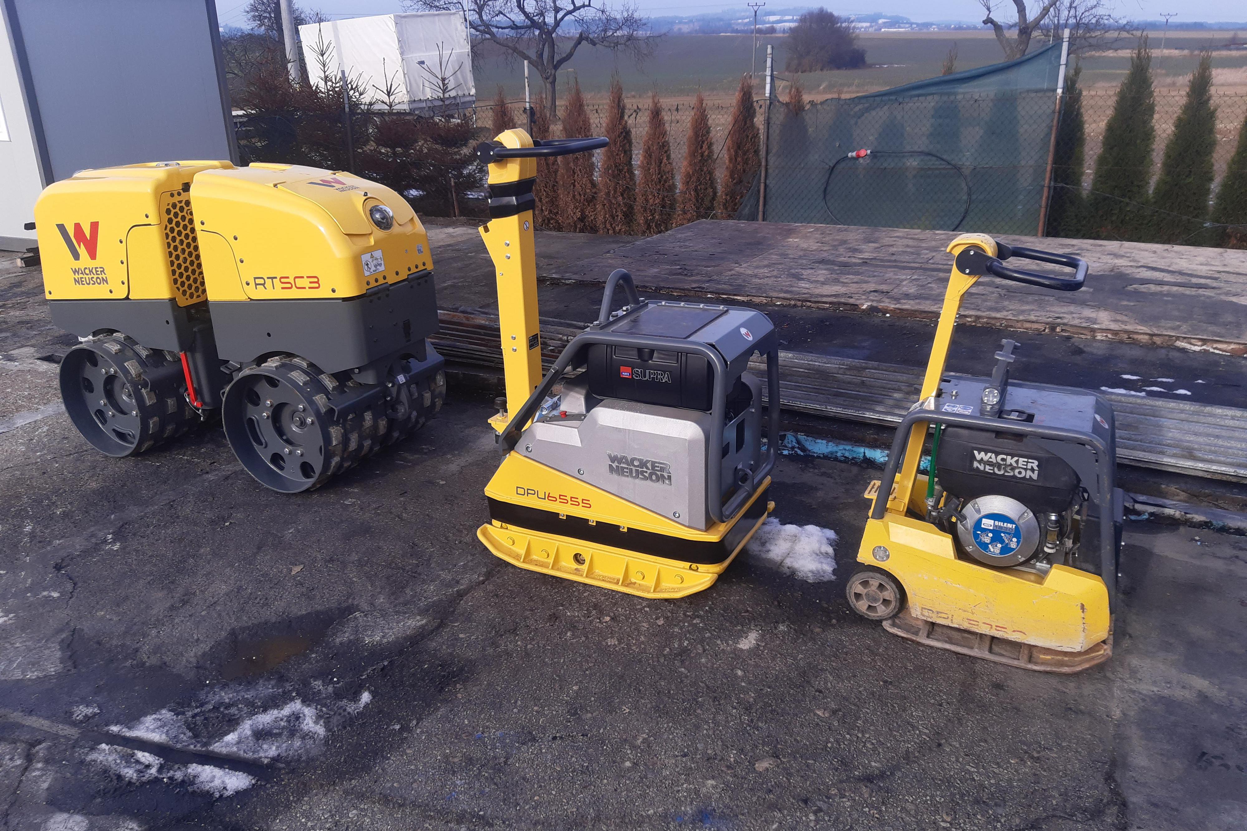 Pronájem vibračních desek od 80 kg - 550 Kg. Pěchy