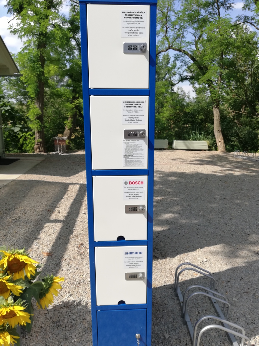 Nabíjecí stanice pro elektrokola a mobilní zařízení foto 3