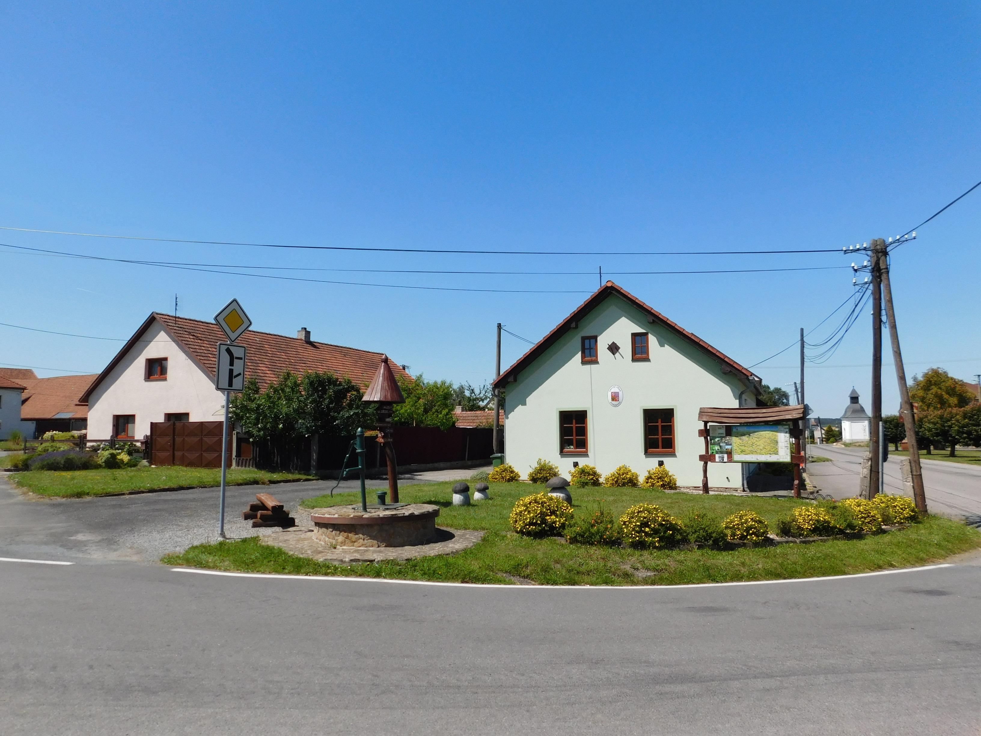Kněževes - obecní úřad foto 3
