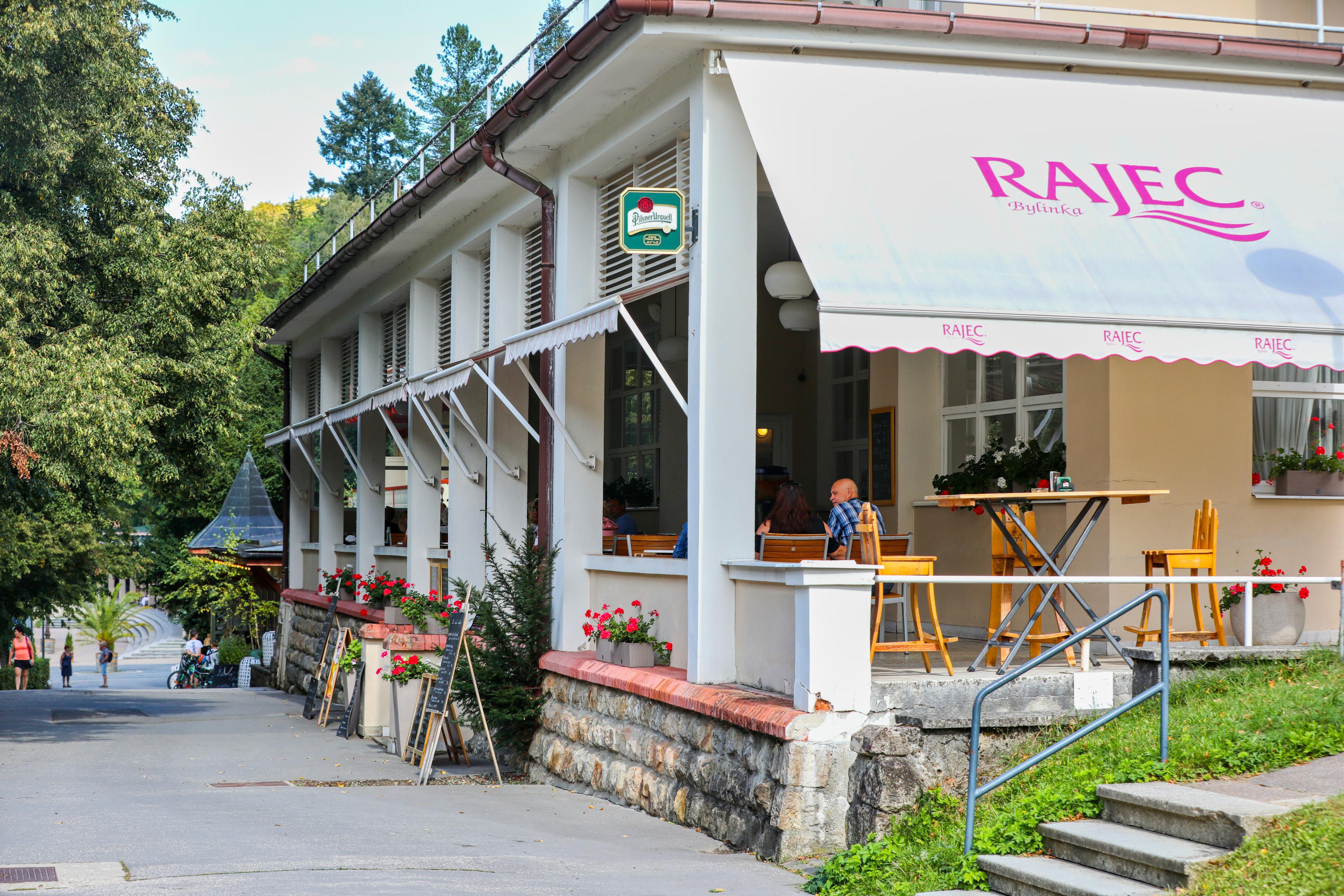 Divadelní restaurace a kavárna foto 6