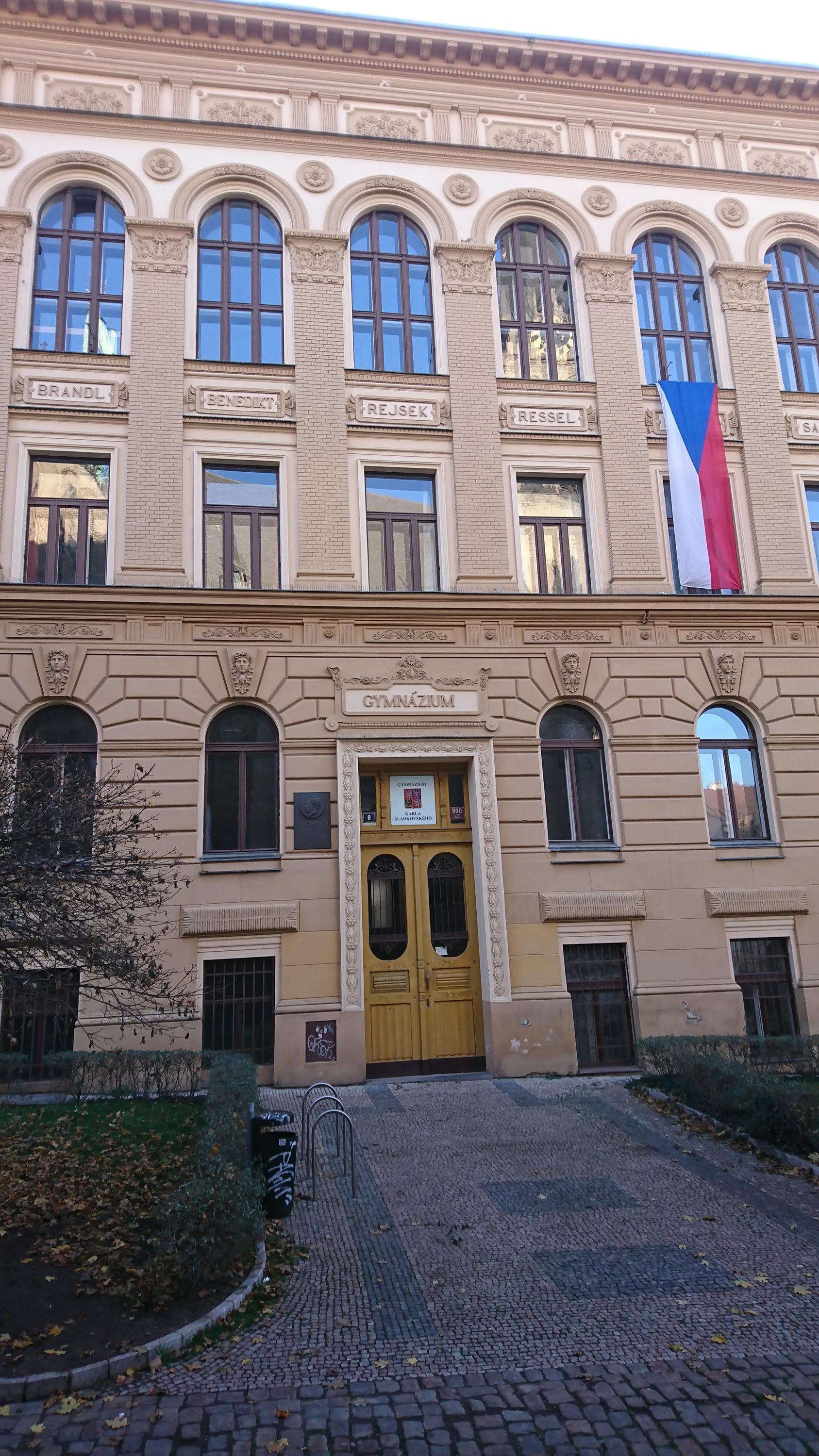 Gymnázium Karla Sladkovského Praha 3 foto 5