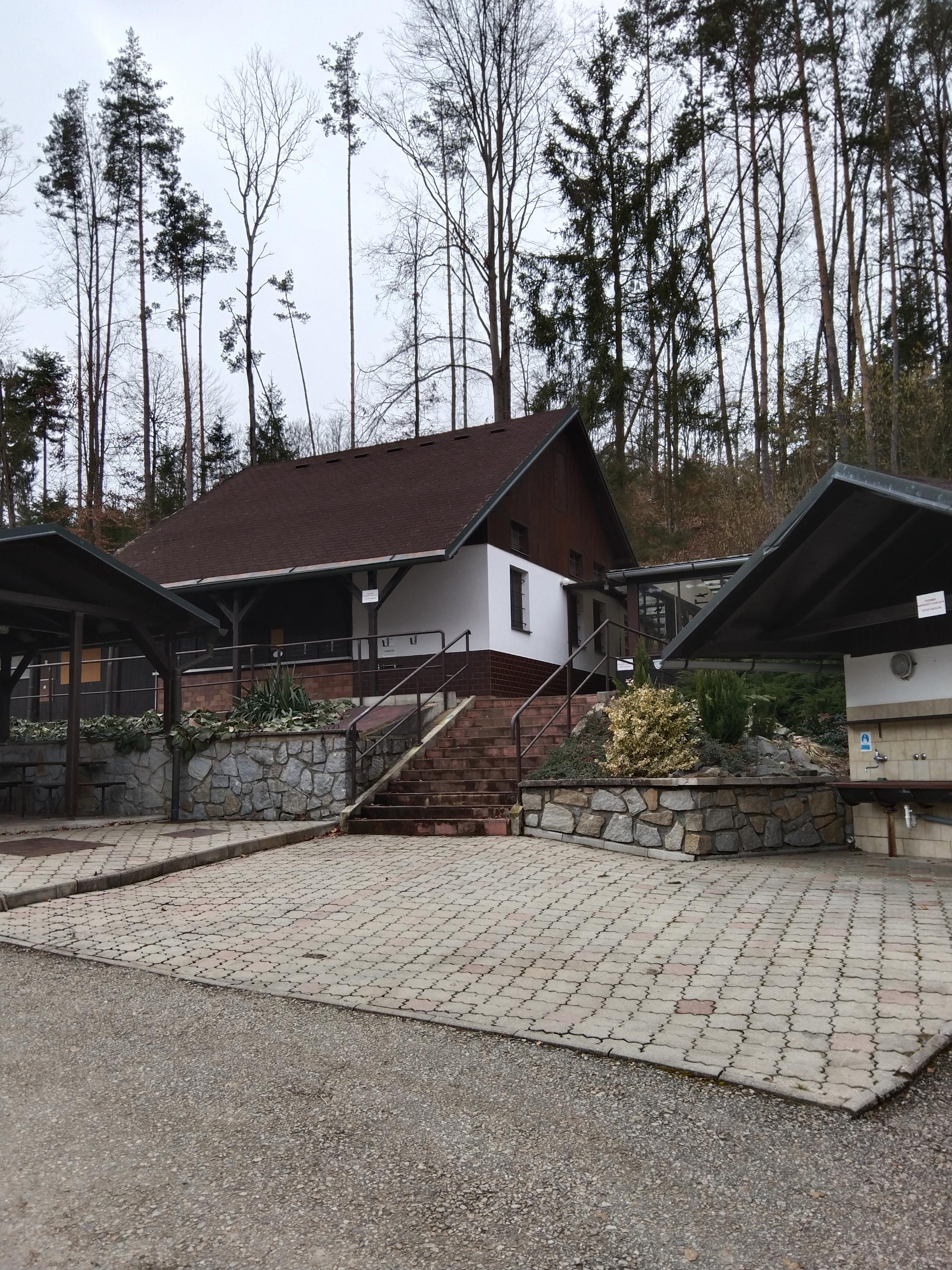 Výcvikové středisko Univerzity Karlovy Dobronice foto 3