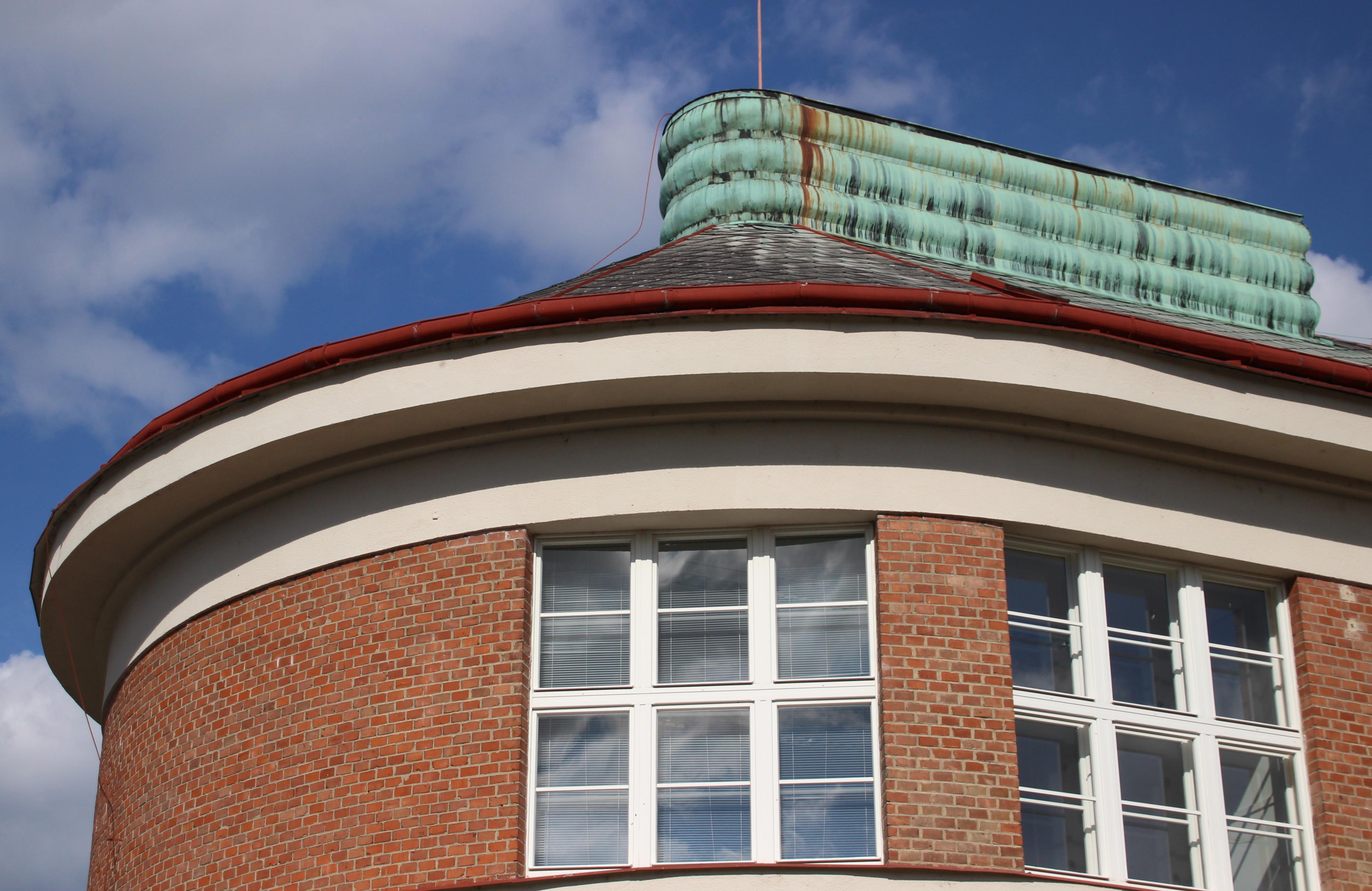 Masarykova obchodní akademie, Jičín, 17. listopadu 220 foto 2