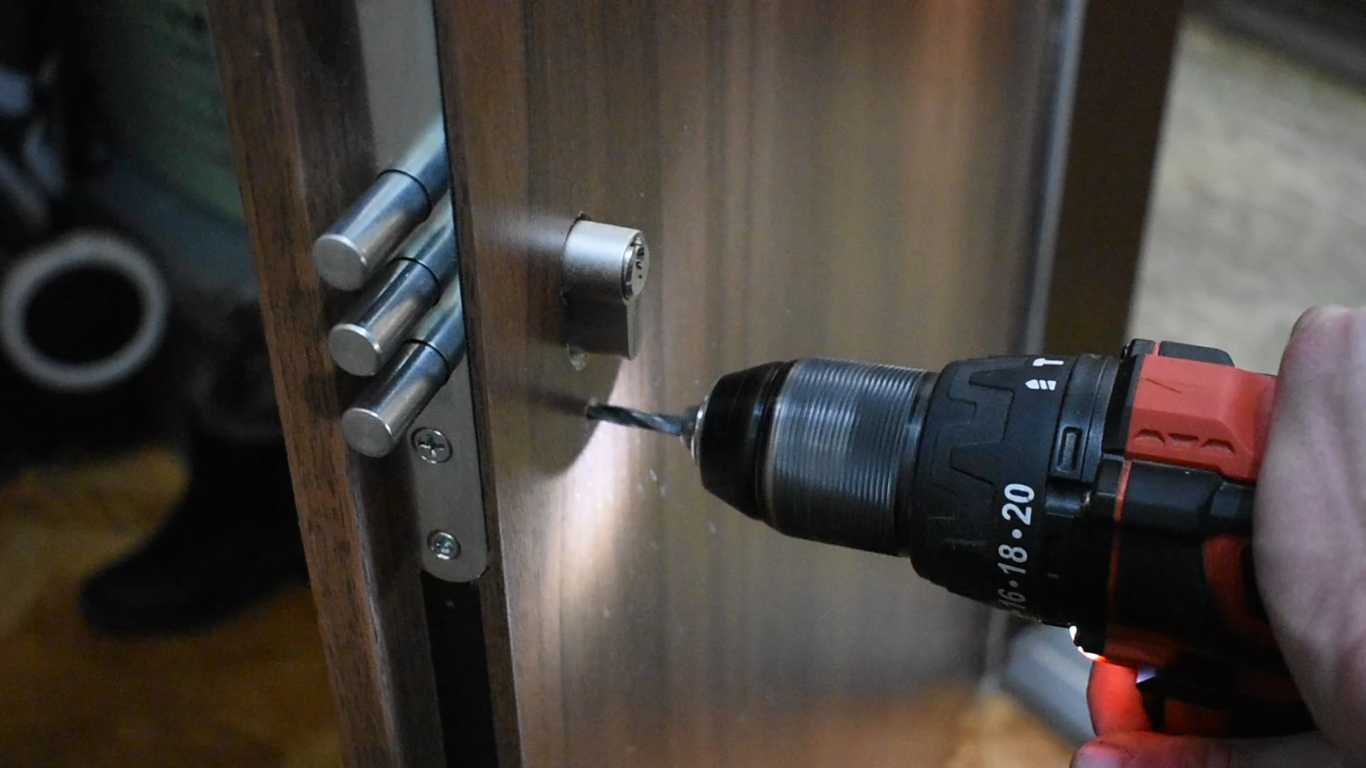 Dveře OK - bezpečnostní dveře vchodové a interiérové foto 2 (náhled videa)