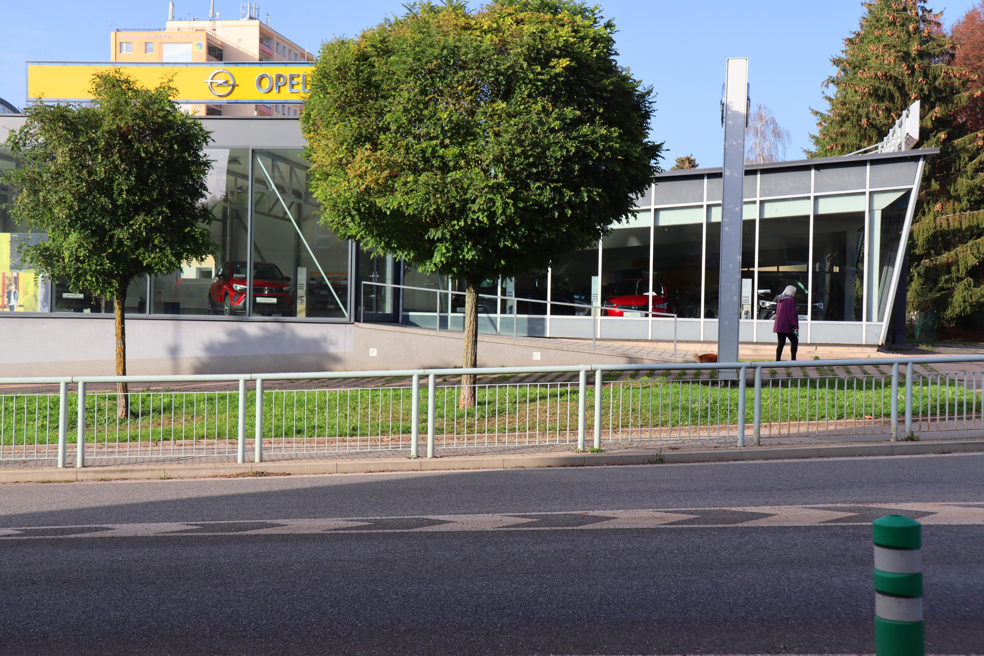 Autosalon Dědek, s.r.o. - OPEL foto 3