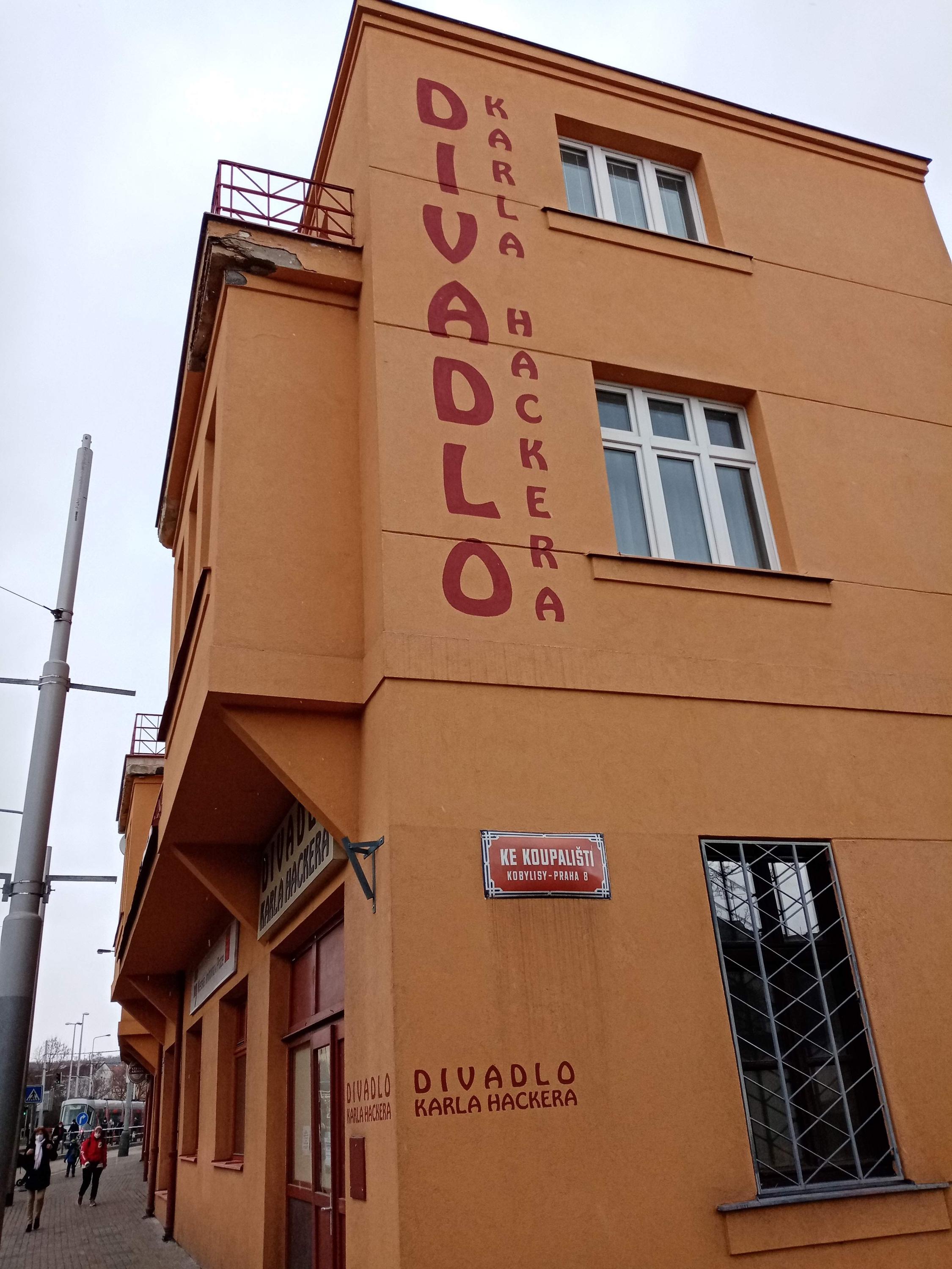 Společnost přátel Loutkového divadla Jiskra v Praze 8 - Kobylisích foto 3