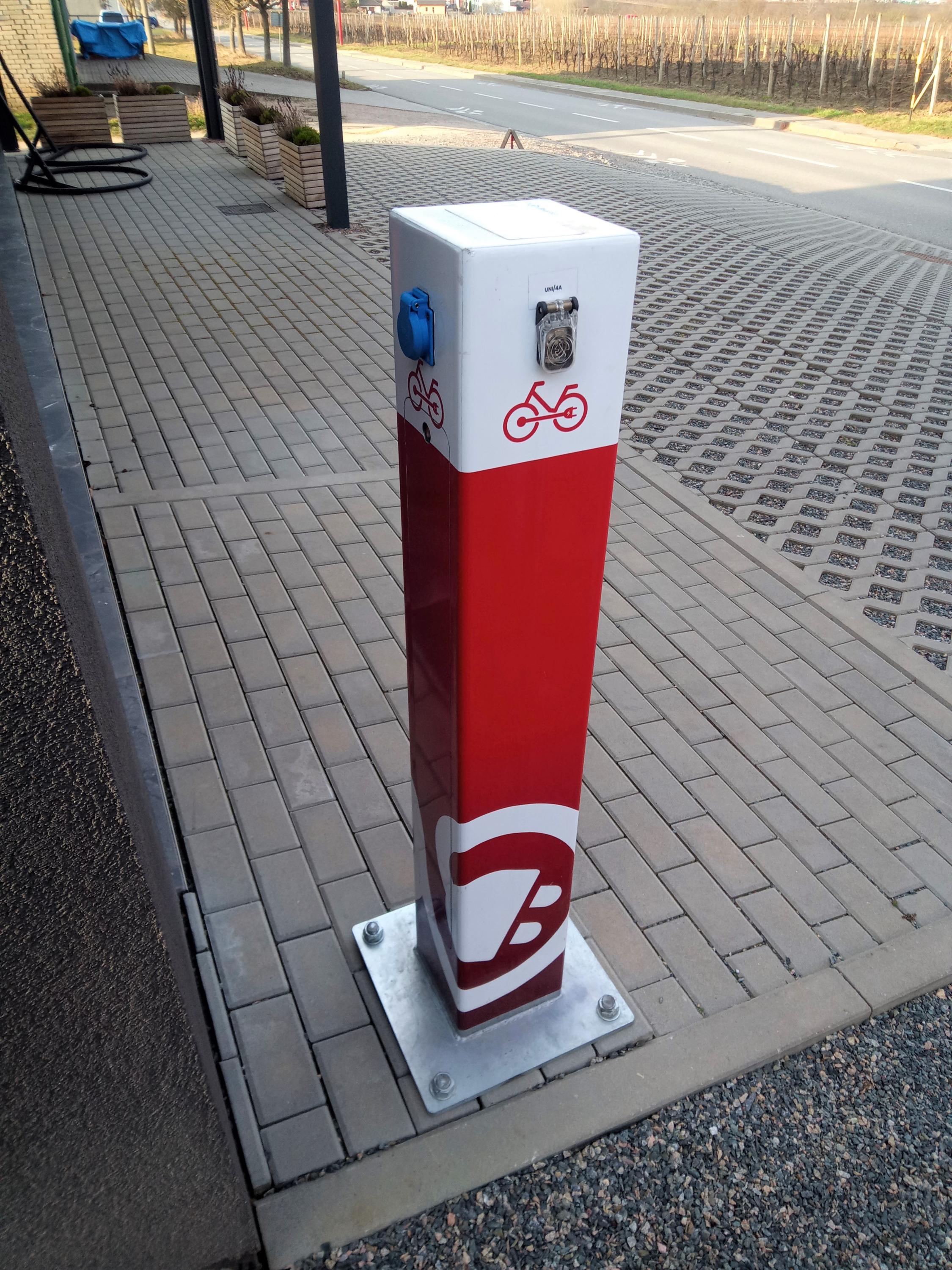 Vinařství Vladimír Tetur - nabíjecí stanice foto 5